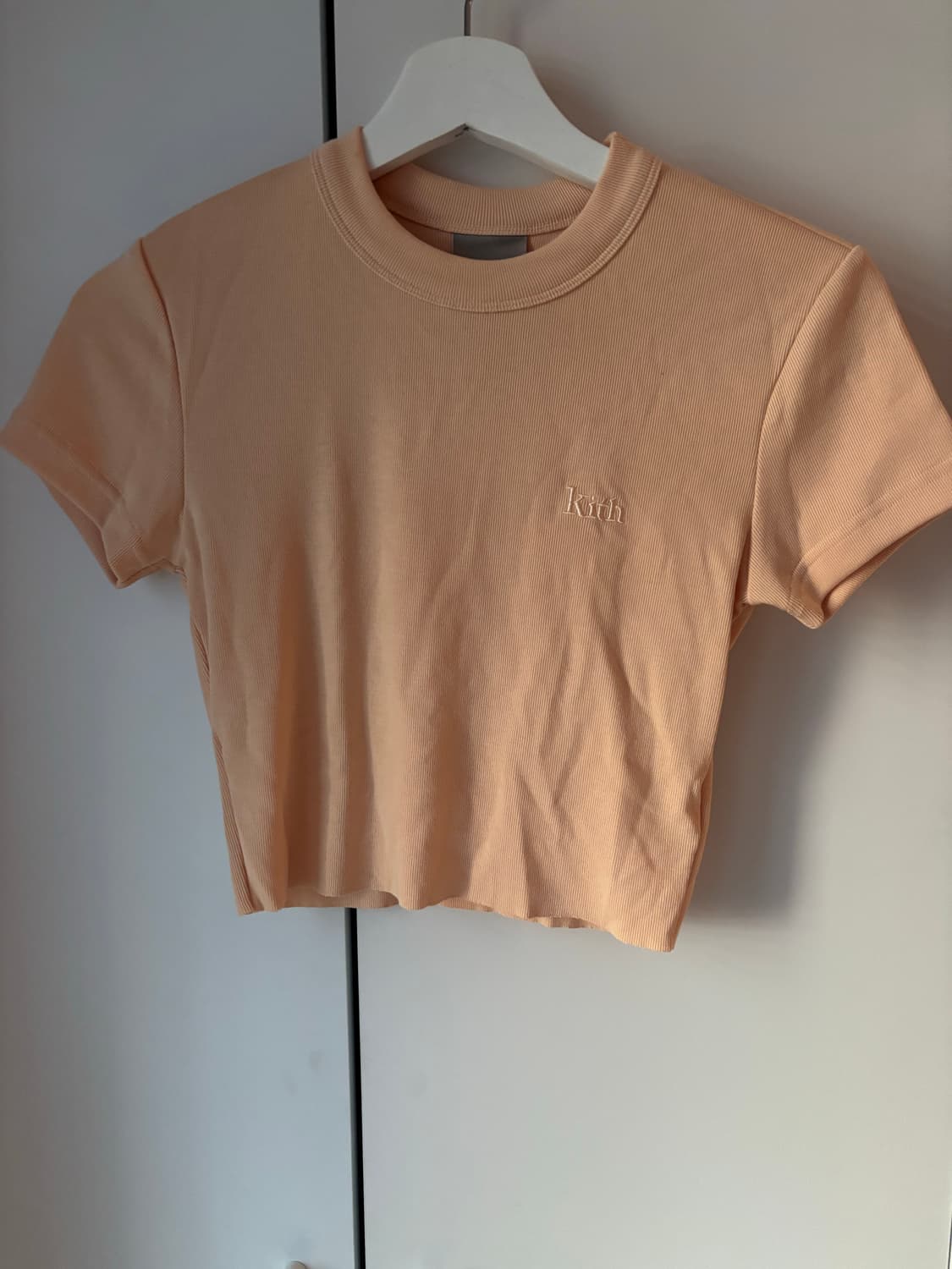 kith 피치색 립 크롭 티  상품이미지3