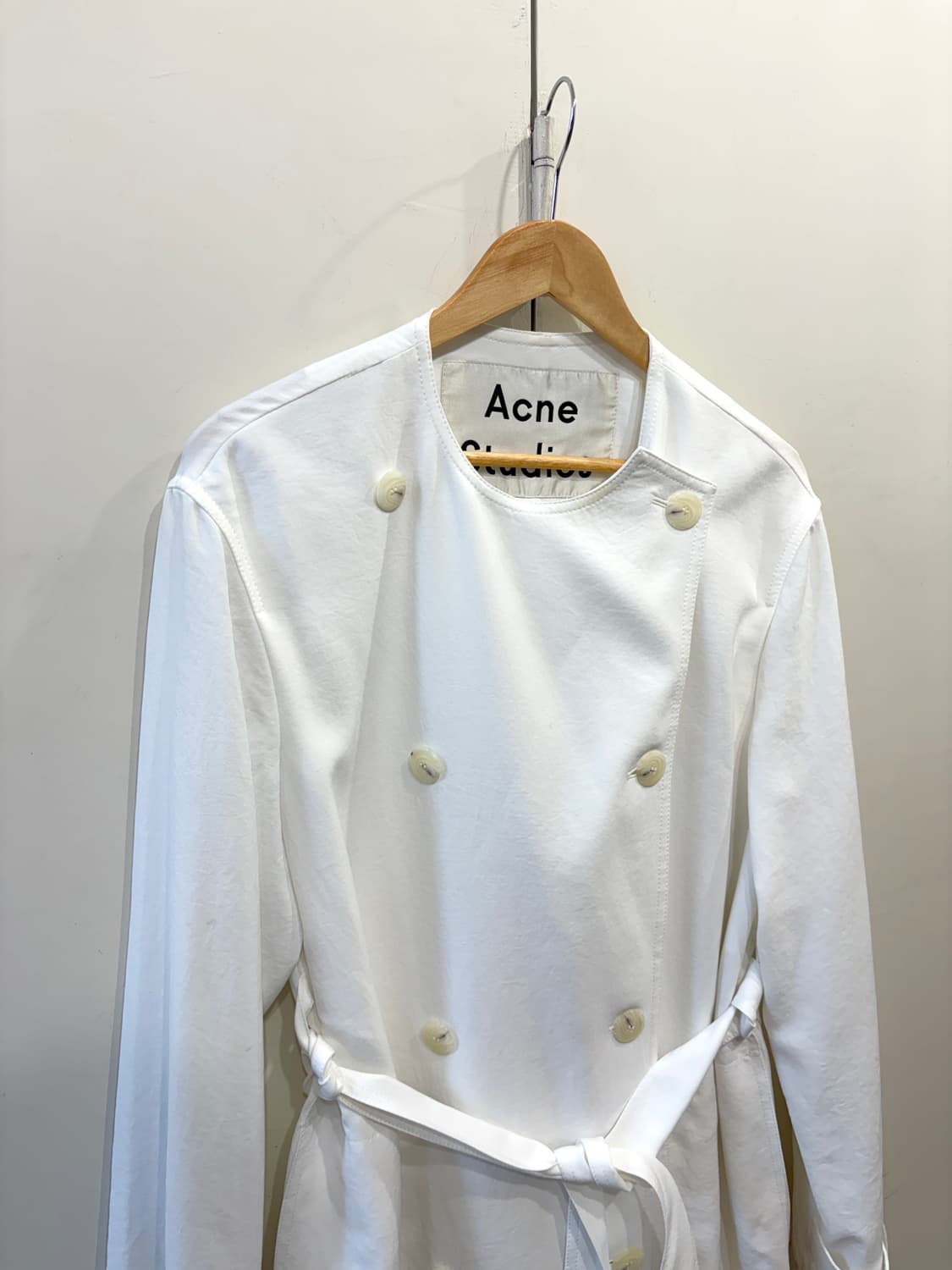 아크네 스튜디오 더블 버튼 실키 롱 트렌치 코트 상품이미지3