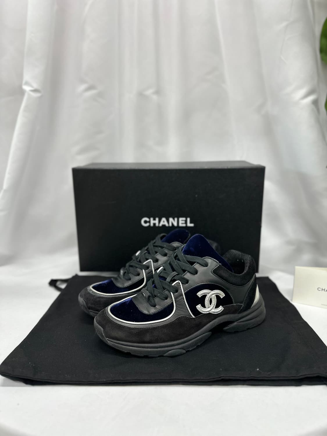 [정품] 샤넬 CC로고 벨벳 메탈릭 트레이너 스니커즈 36.5사이즈 상품이미지2