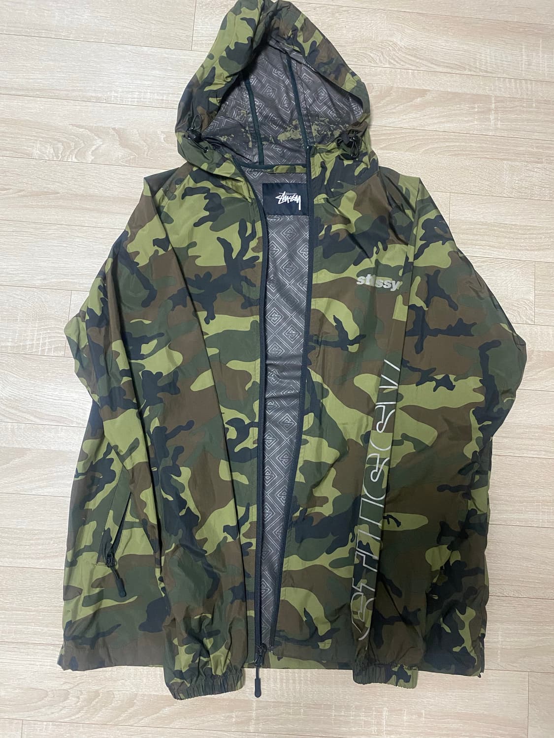 스투시 카모패턴 바람막이 상품이미지1