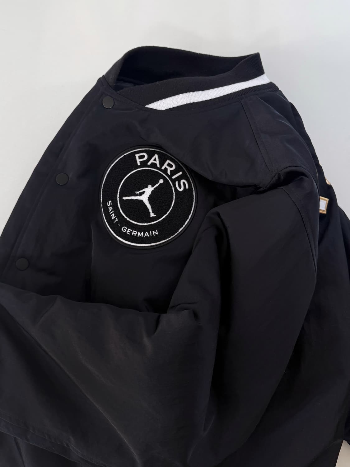 나이키 조던 x 파리 생제르망 오버핏 바시티 점퍼 자켓 상품이미지4