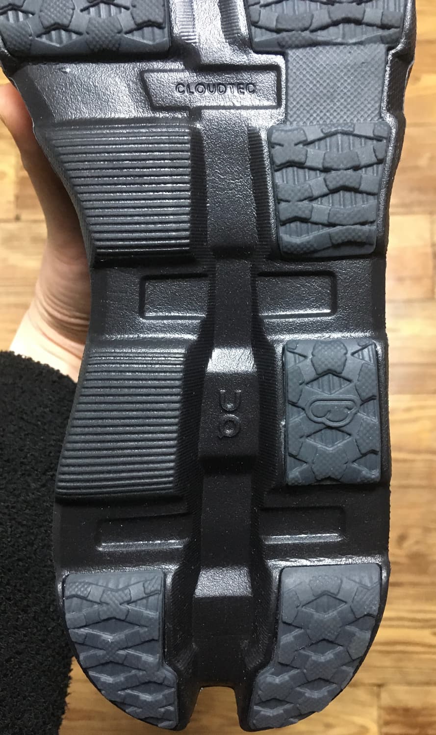 온러닝 파프 클라우드몬스터 하이퍼 블랙 판매합니다 상품이미지10