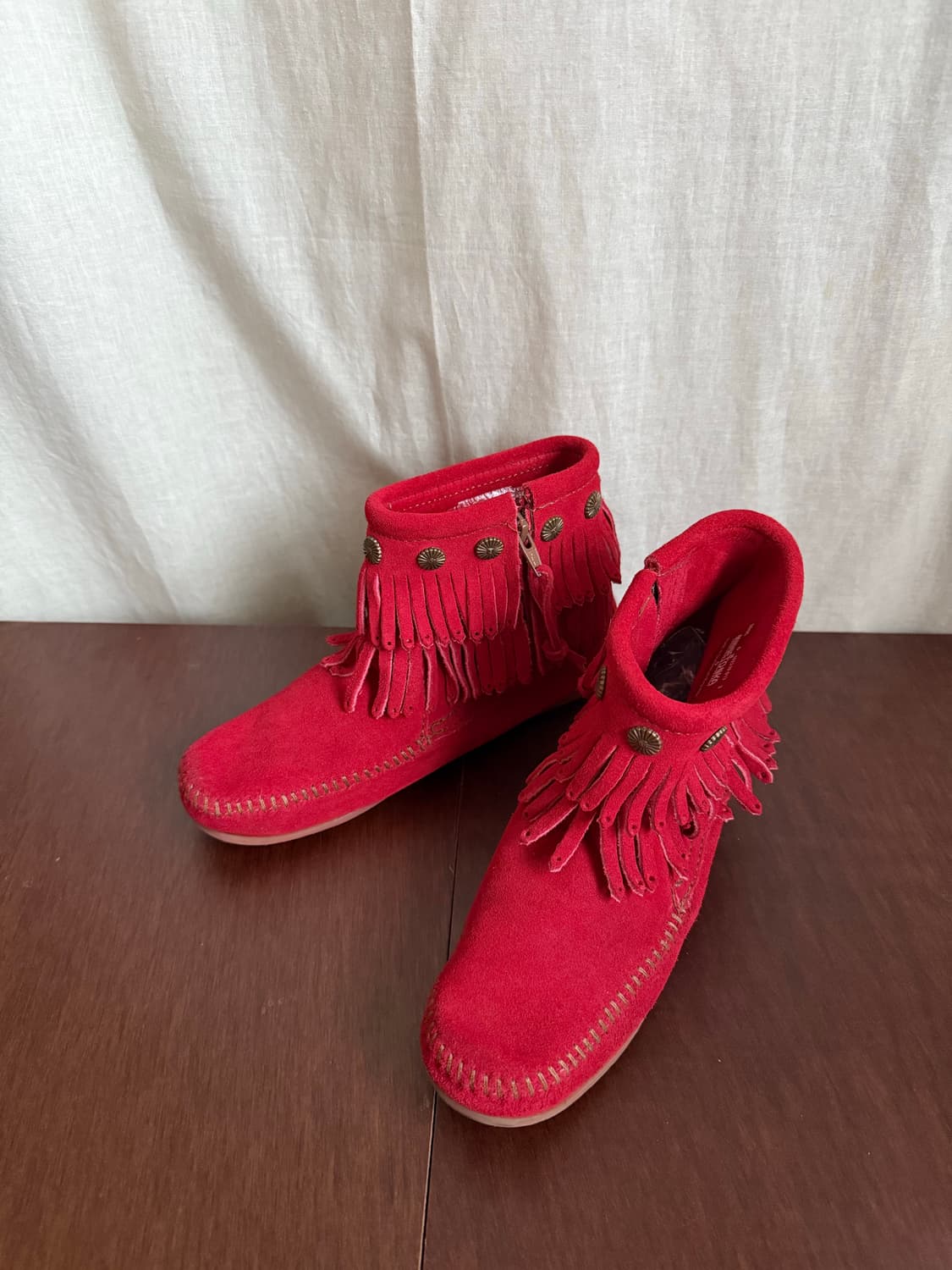 MINNETONKA fringe suede boots 상품이미지3