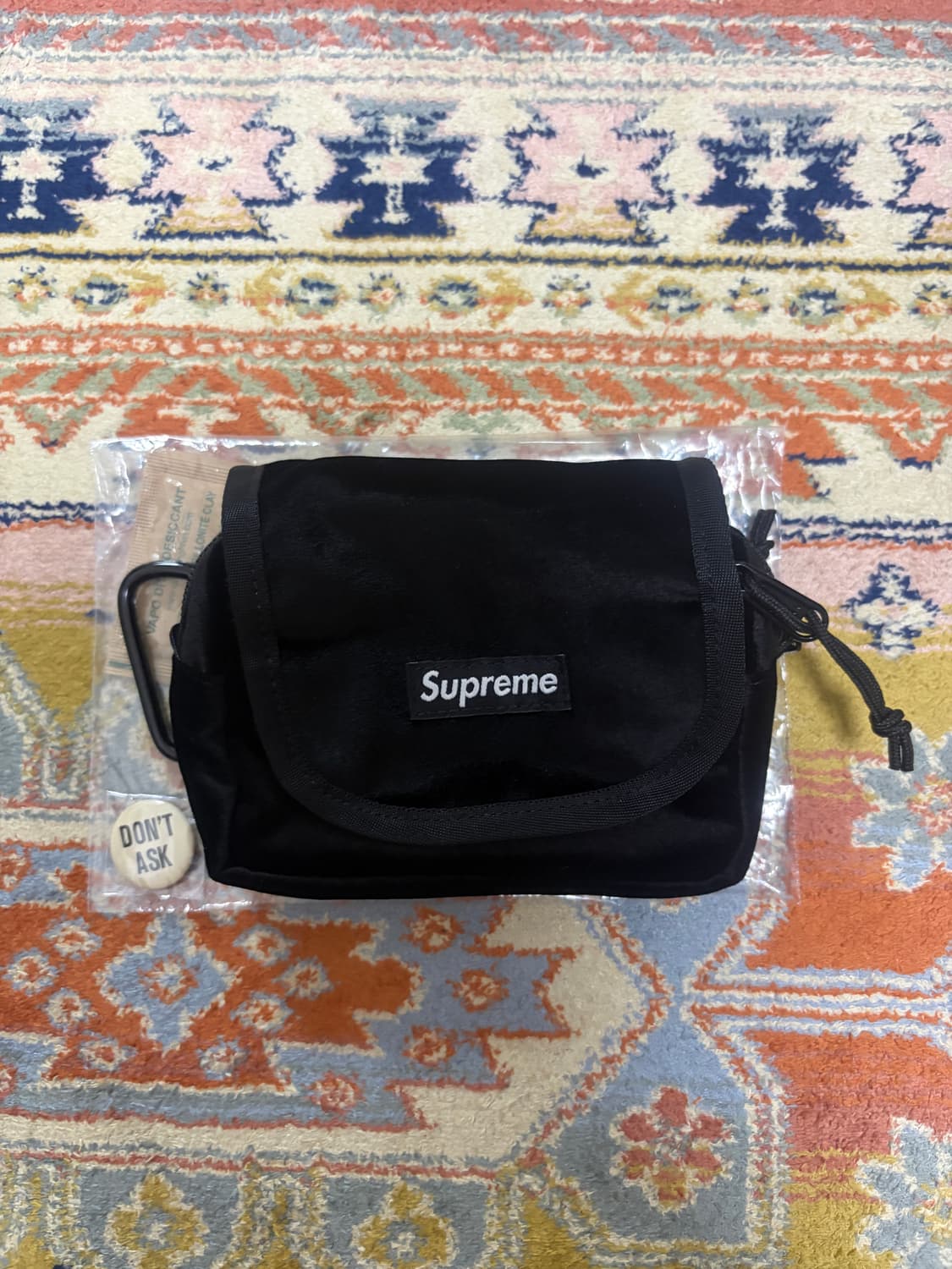 Supreme Velvet Mini Pouch Black -25FW- 상품이미지2