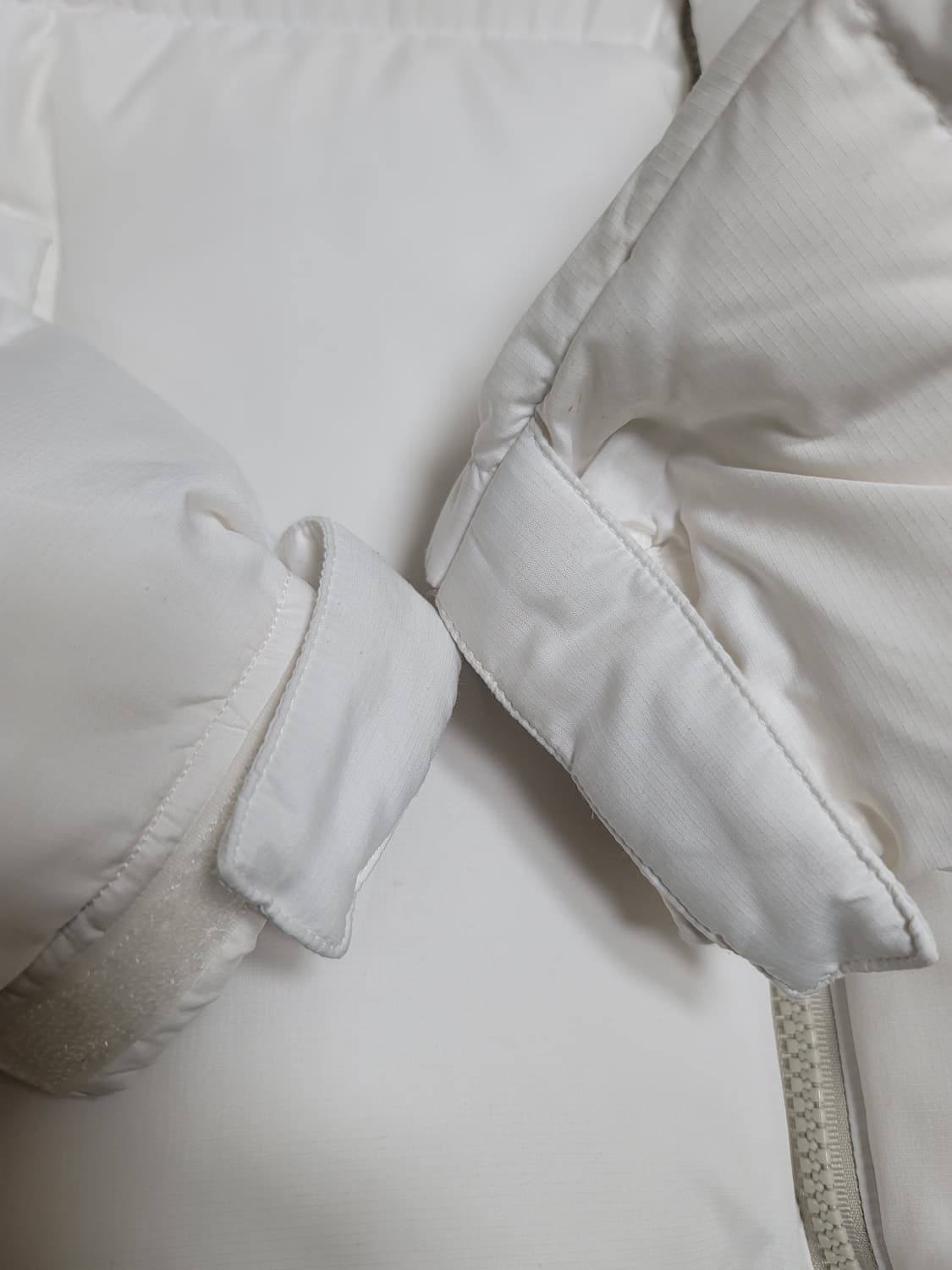 노스페이스 600 눕시 화이트 해외s 95사이즈 상태굿

 상품이미지4