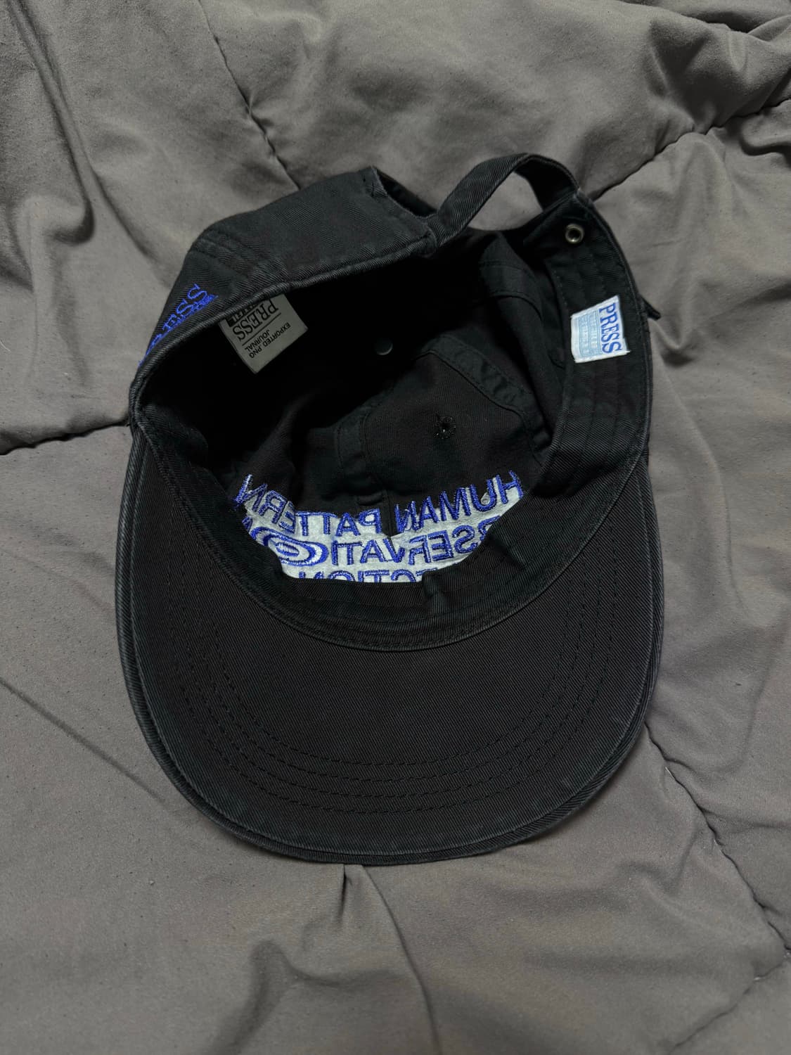 PNG JOURNAL 볼캡 블랙 팝니다 상품이미지3