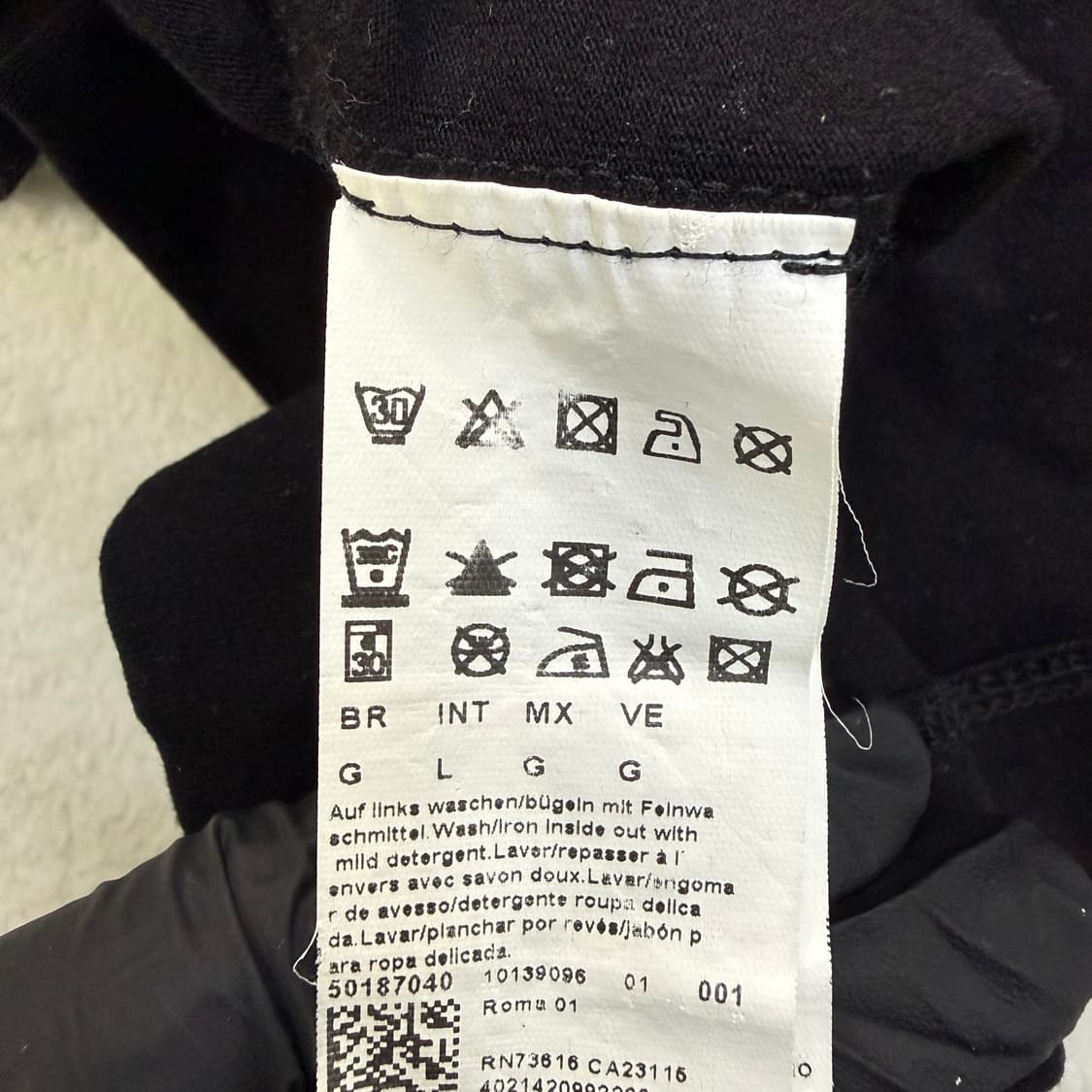 실측확인 휴고보스 슬림핏 긴팔티 0303T 상품이미지4