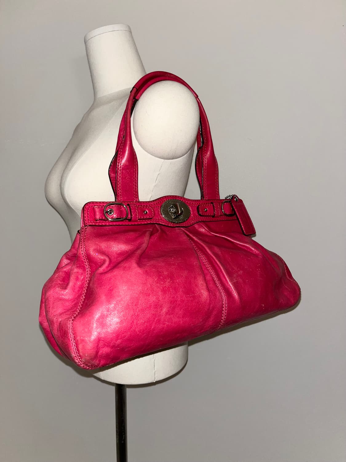 📦Coach Hot Pink shoulder bag 상품이미지3