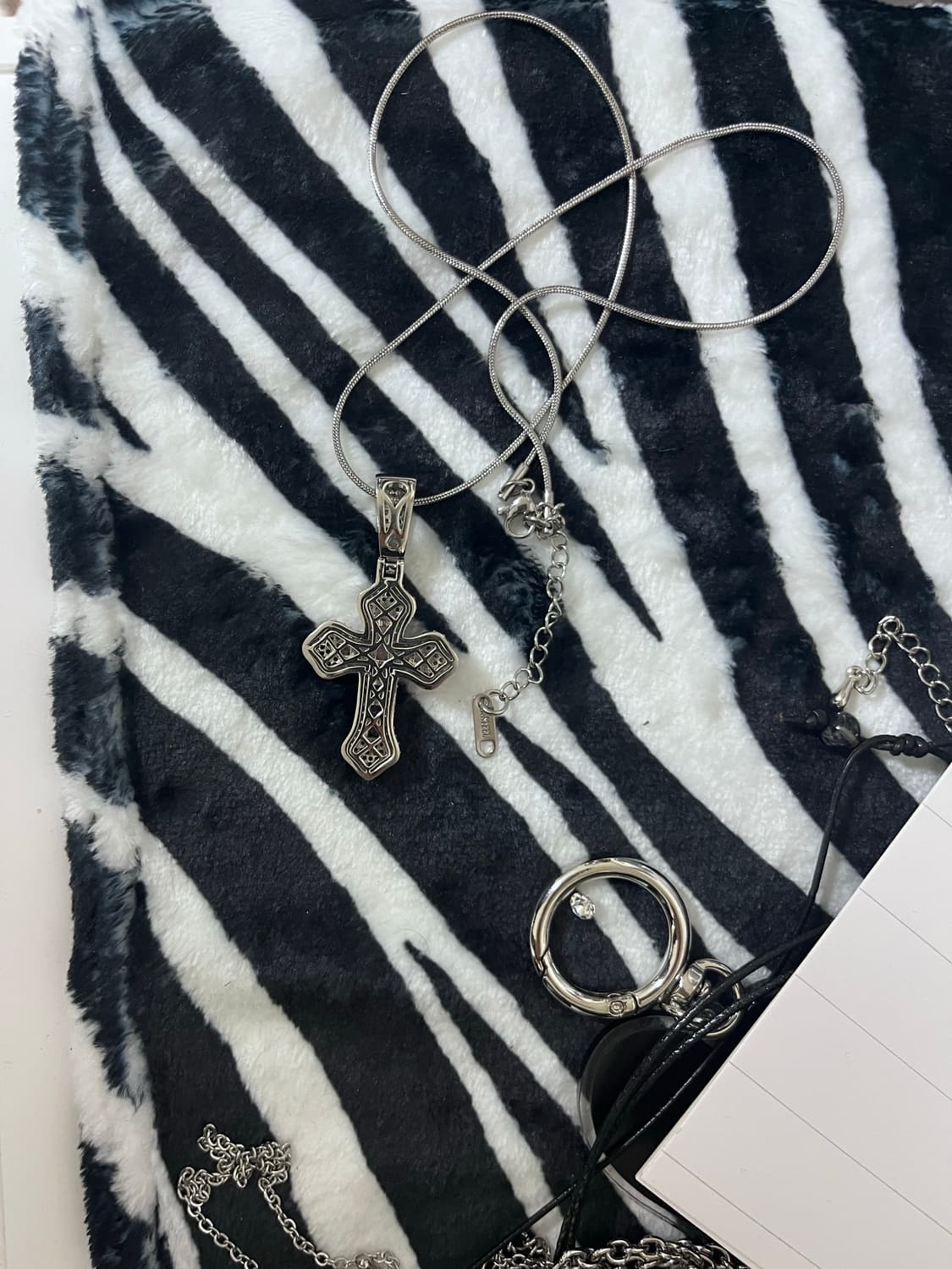 <새상품> 정품 베이비메탈클럽 팝업 한정 십자가 목걸이 상품이미지2
