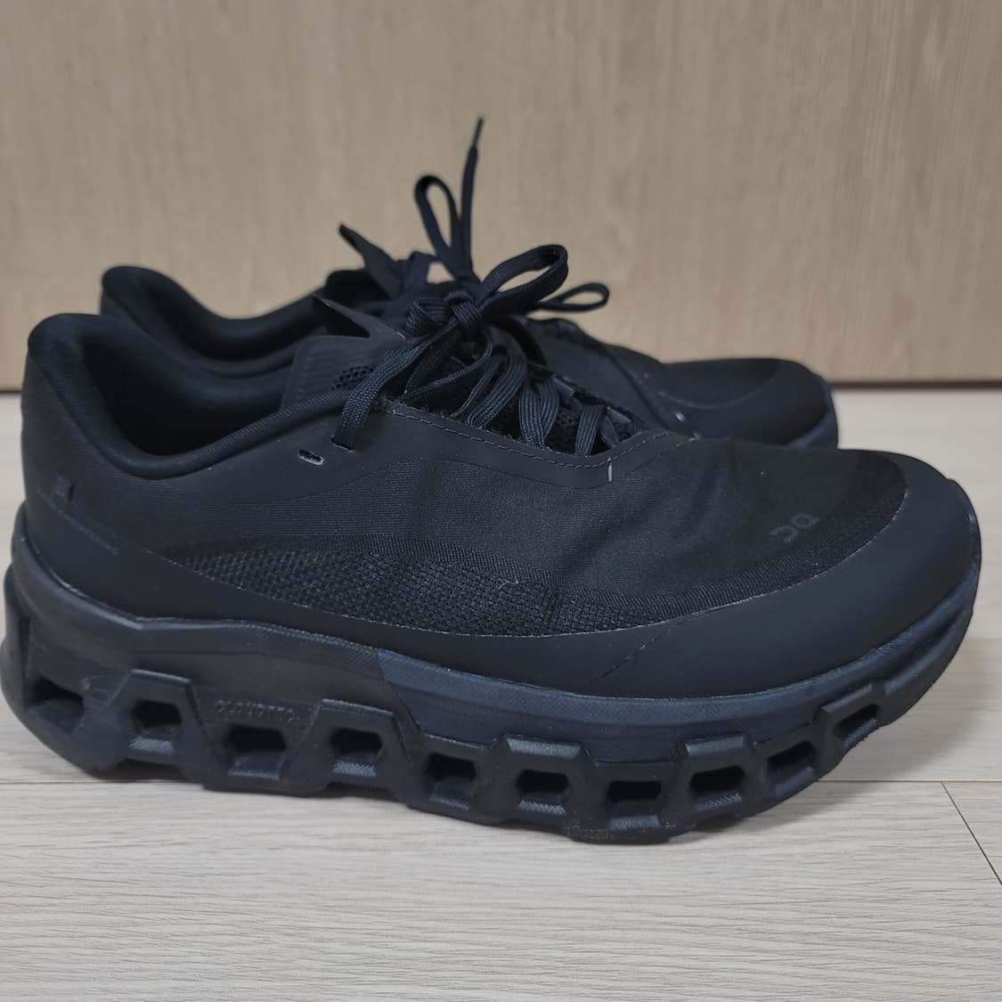 [260]<상태최상> 온러닝ON x 파프PAF 클라우드몬스터2 블랙 상품이미지4