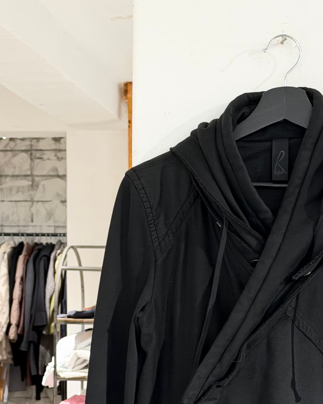 일라리아 니스트리 블랙 레이어드 롱 후드 자켓 상품이미지2