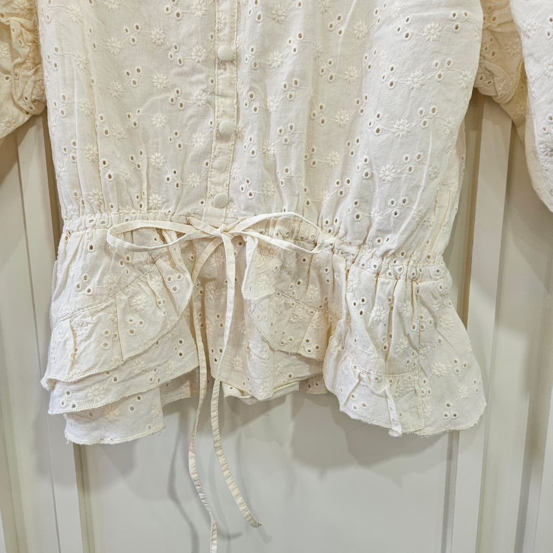 펀칭 코튼 오프숄더 블라우스 상품이미지4