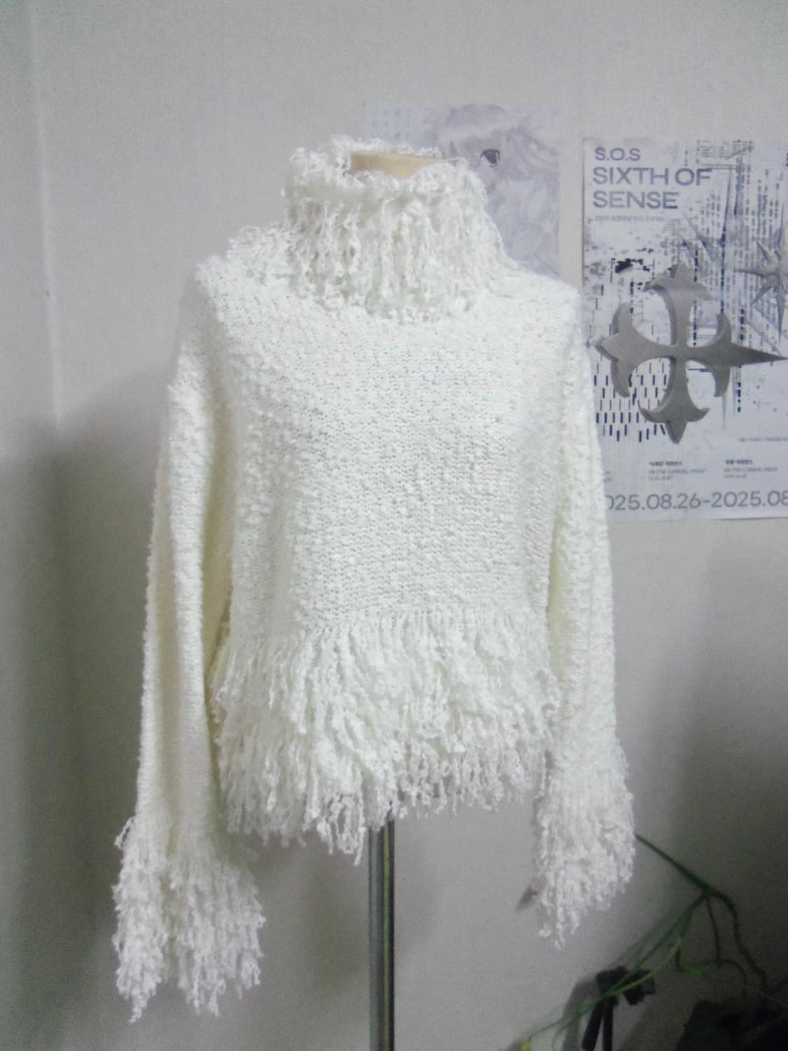 Textured White Fringe Knit Sweater   상품이미지1