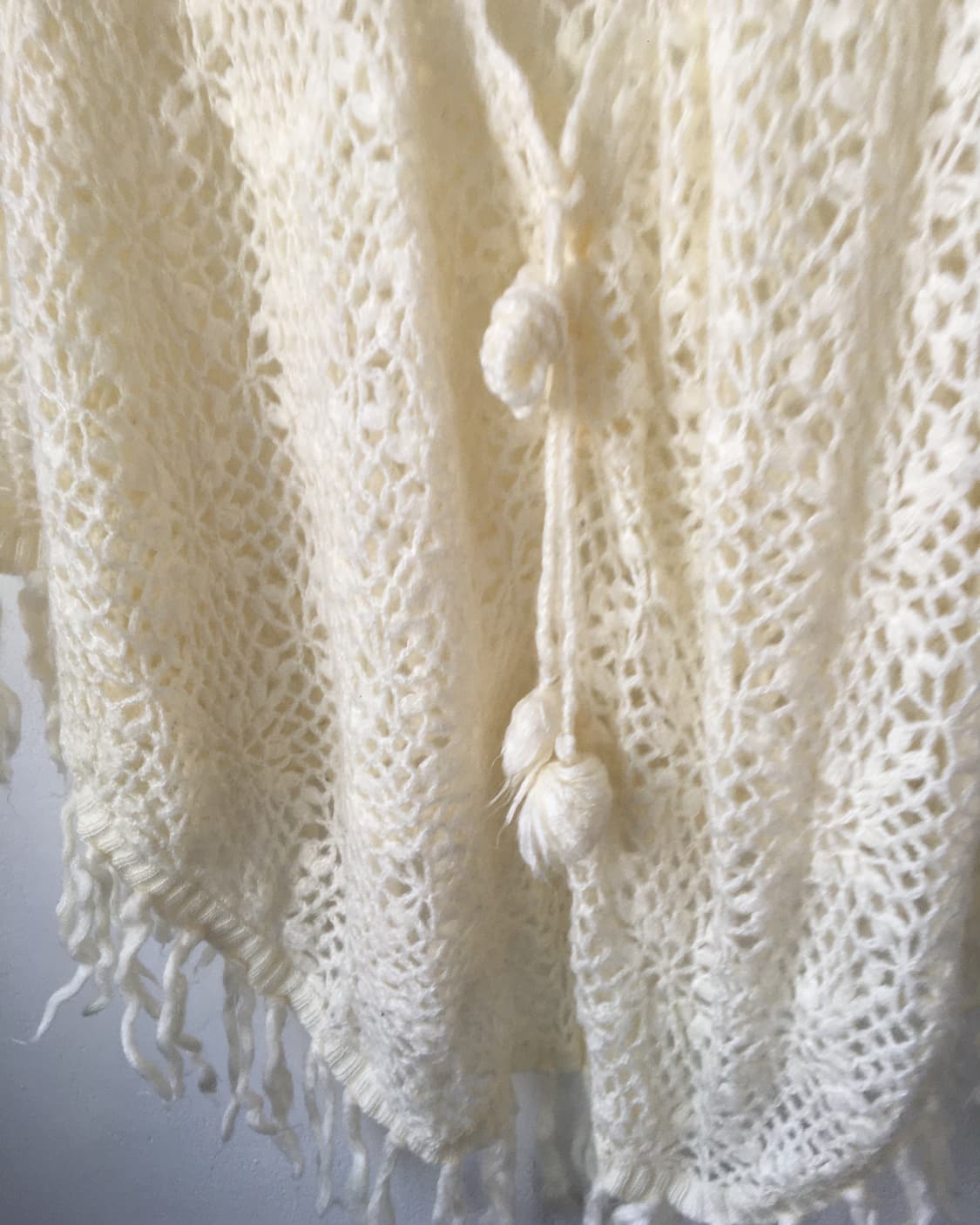 Pom pom fringe knit cape 상품이미지3