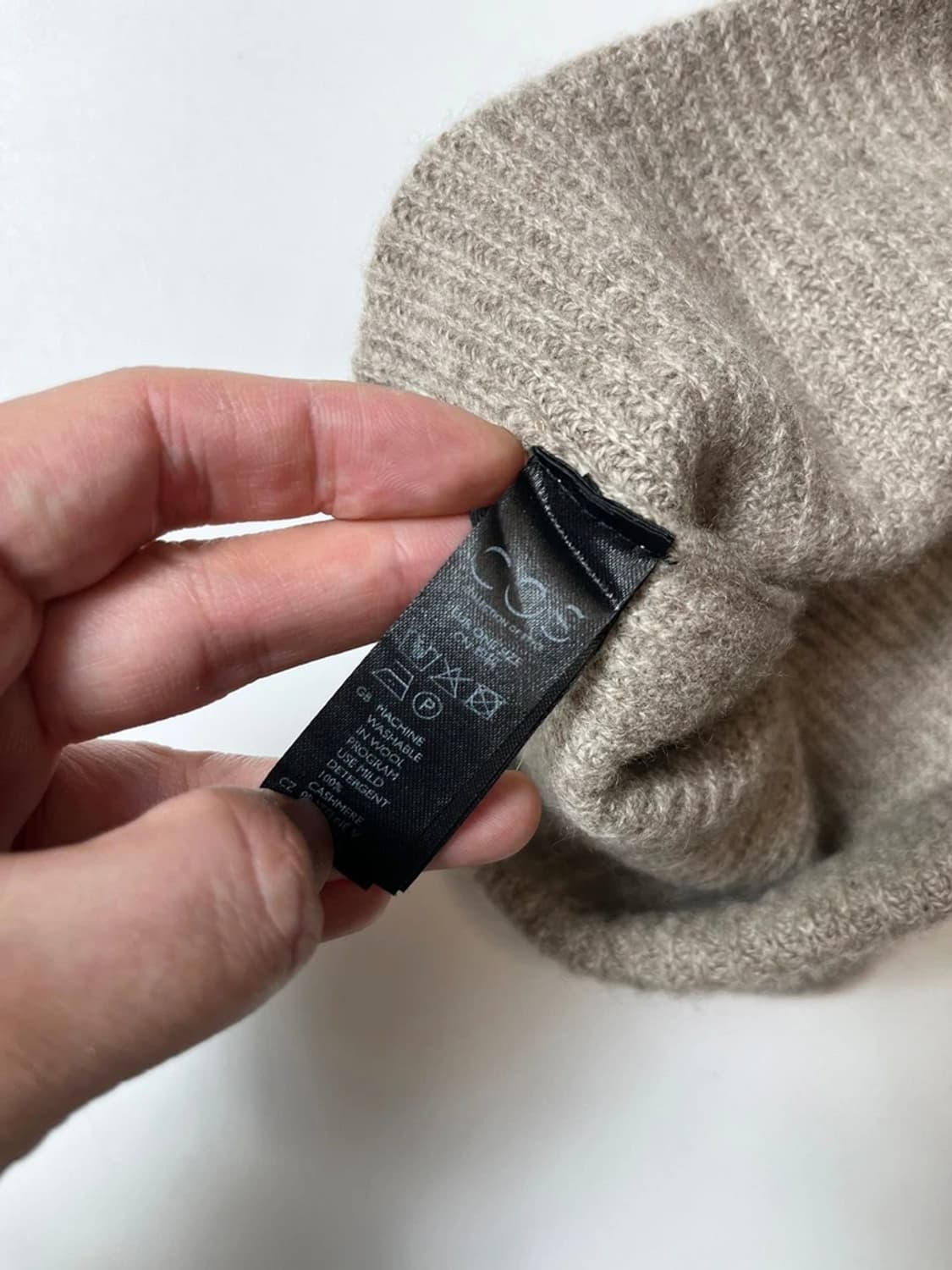 코스 COS 미니멀 캐시미어 니트 비니 Q1333 상품이미지4