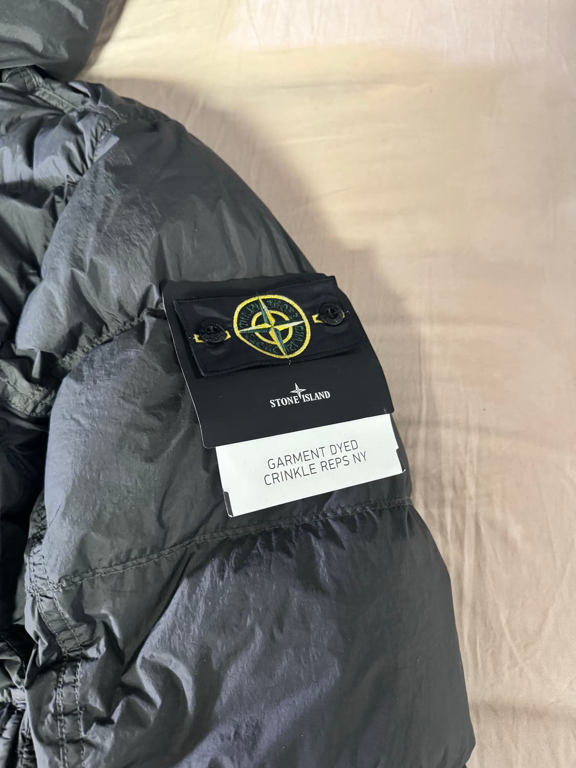 25FW 스톤아일랜드 크링클랩스 패딩 L 리드그레이 새제품 상품이미지2