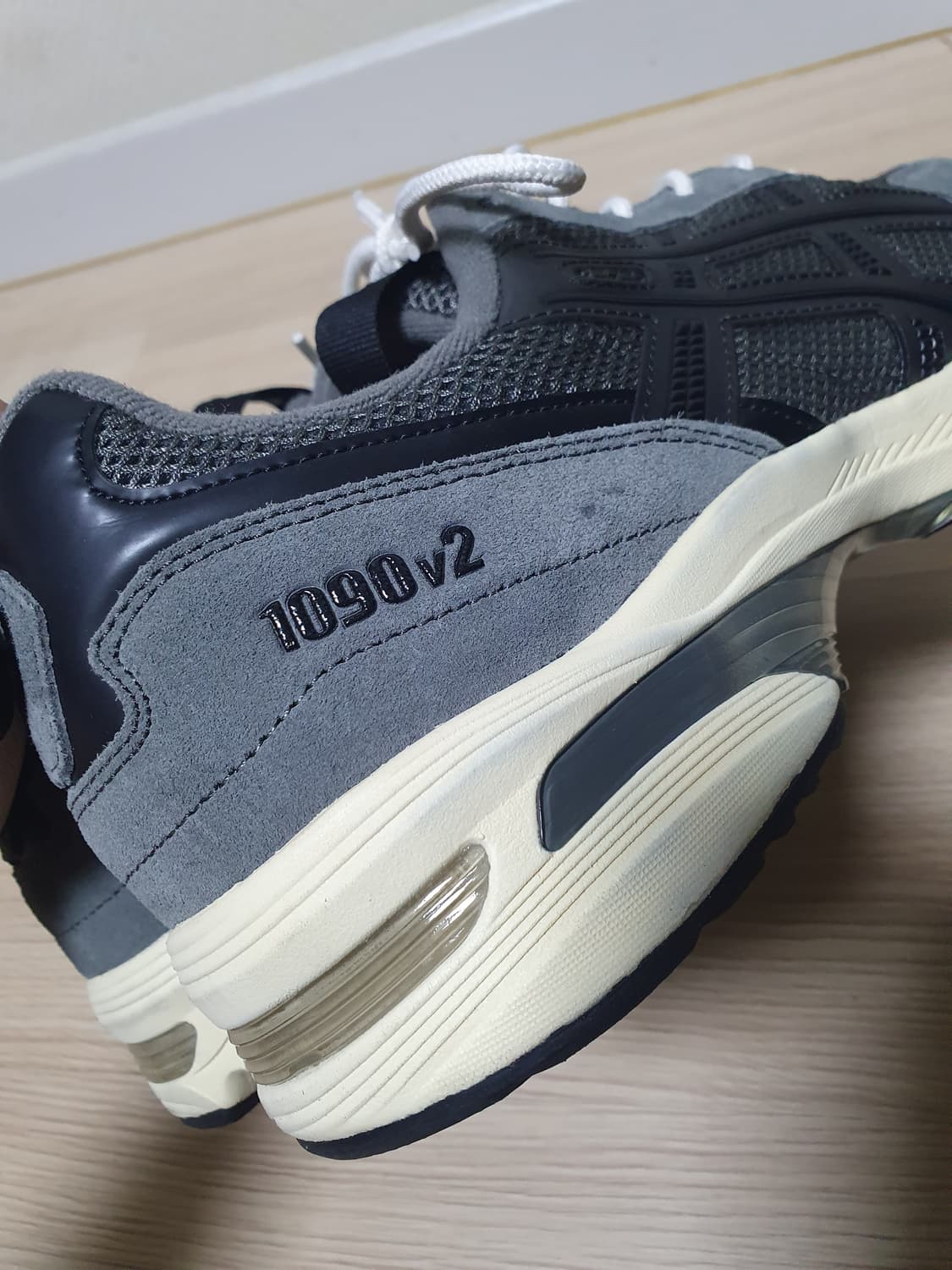 아식스 젤 1090 v2 오이스터 그레이 305 상품이미지6