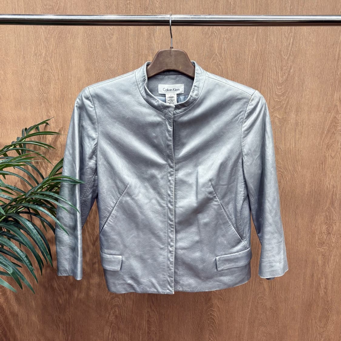 캘빈클라인 레더 자켓 밴드 카라 지퍼 여밈 디테일 실버 상품이미지9