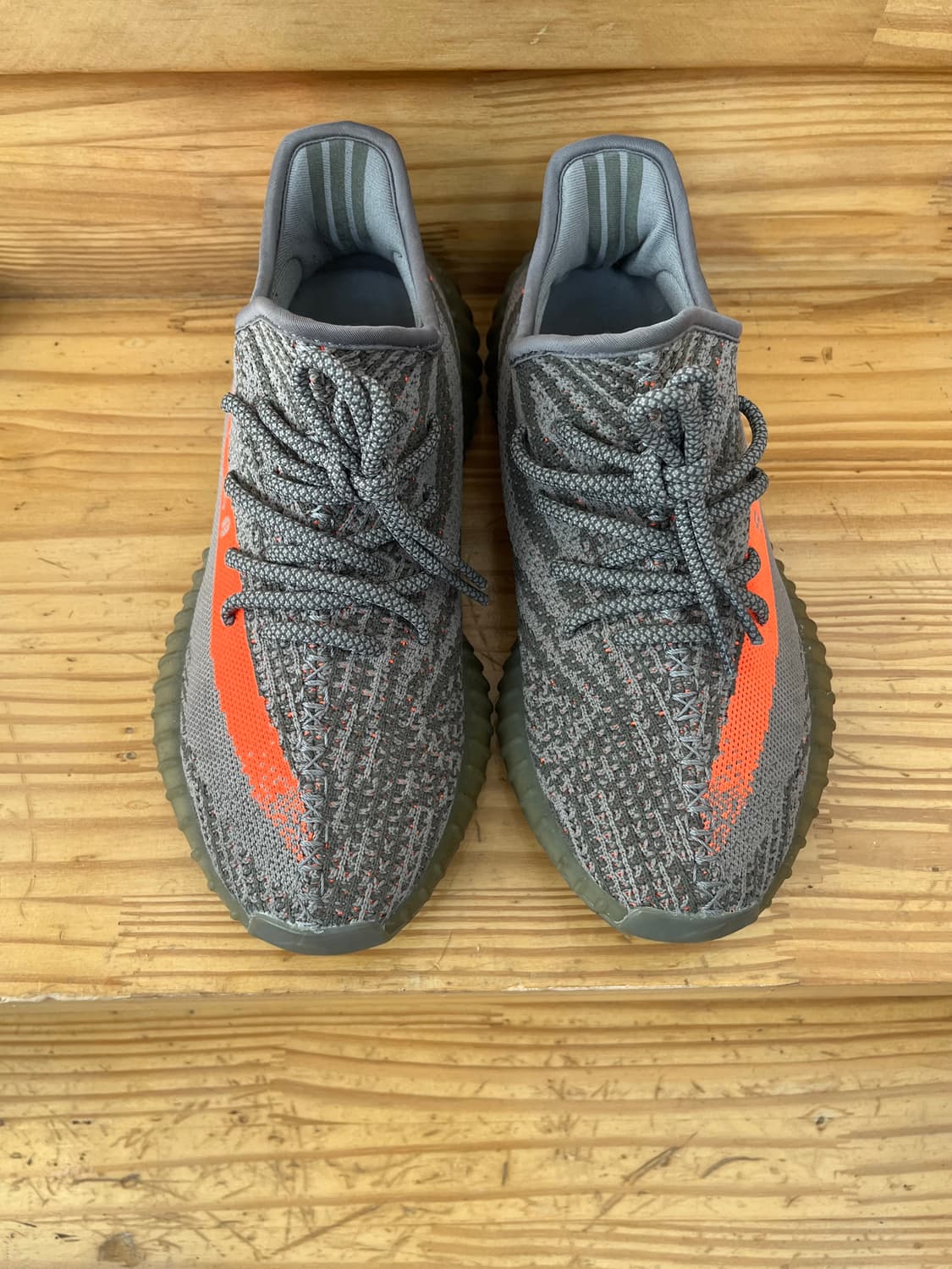 아디다스 이지부스트 350 V2 벨루가 상품이미지1