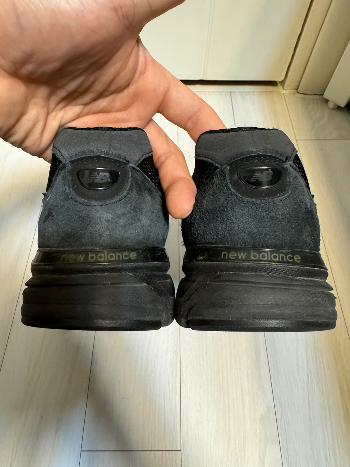 뉴발란스 990 v4 트리플블랙 265 발볼D 상품이미지4