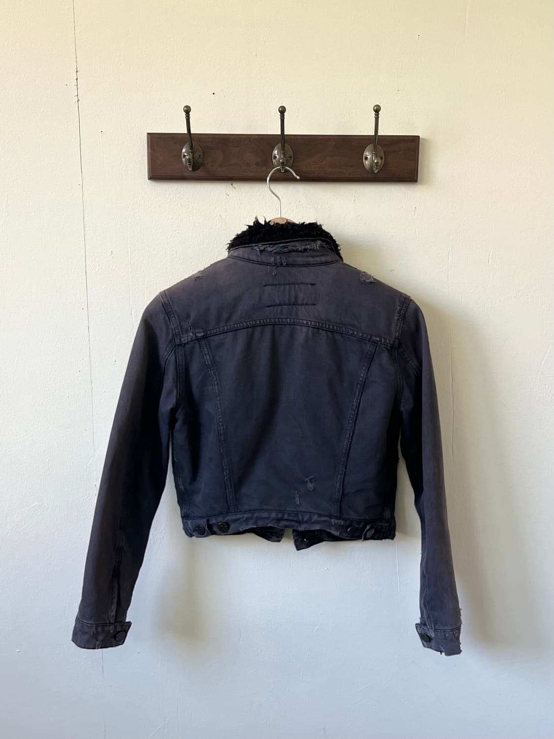 Acne Studios 크랙 데님 퍼 자켓 상품이미지3