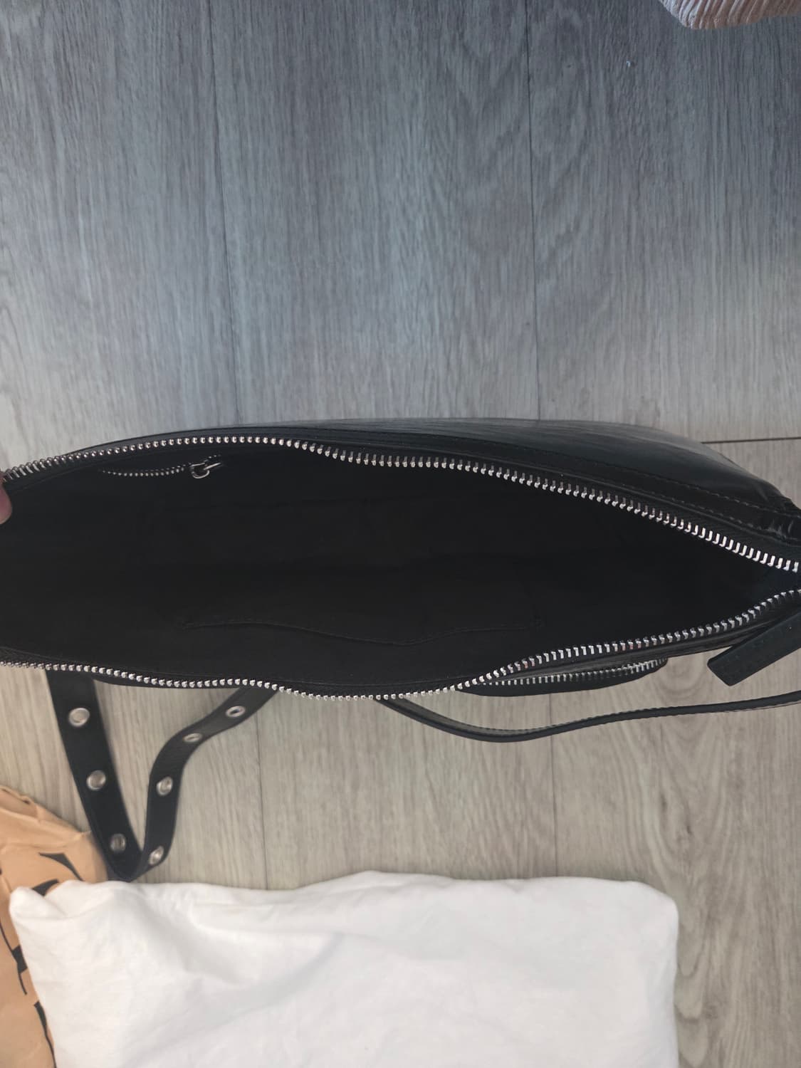 마지셔우드 아웃 포켓 호보 블랙  상품이미지5