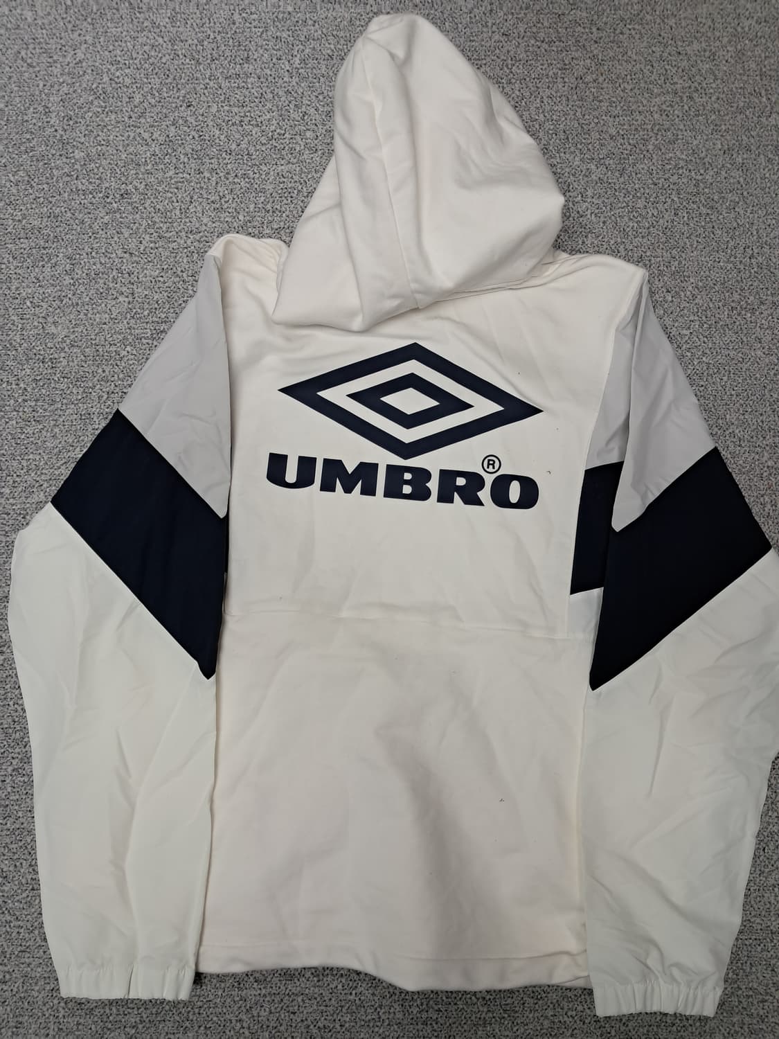 엄브로 후드티 상품이미지2