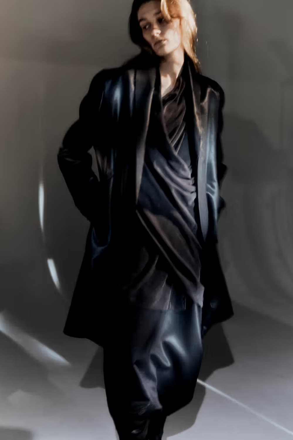 Julius fw22 드레이프 니트 상품이미지1