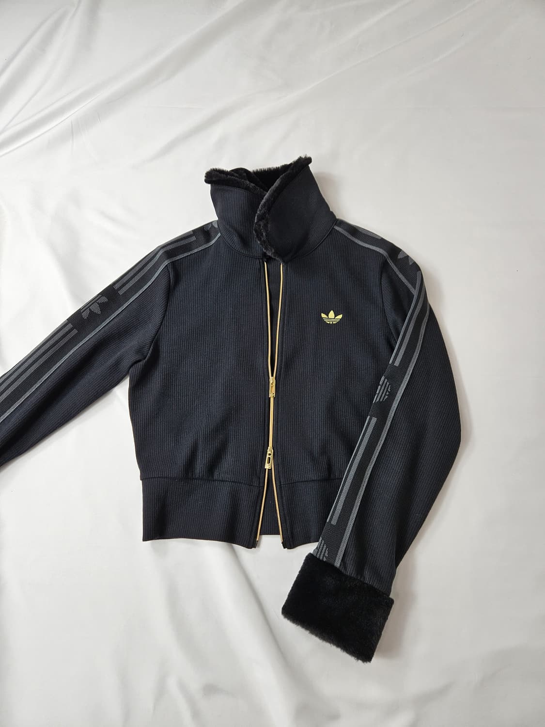 아디다스 22fw 스키 시크 퍼 자켓 크롭 트랙탑 대장급 져지 S 상품이미지1