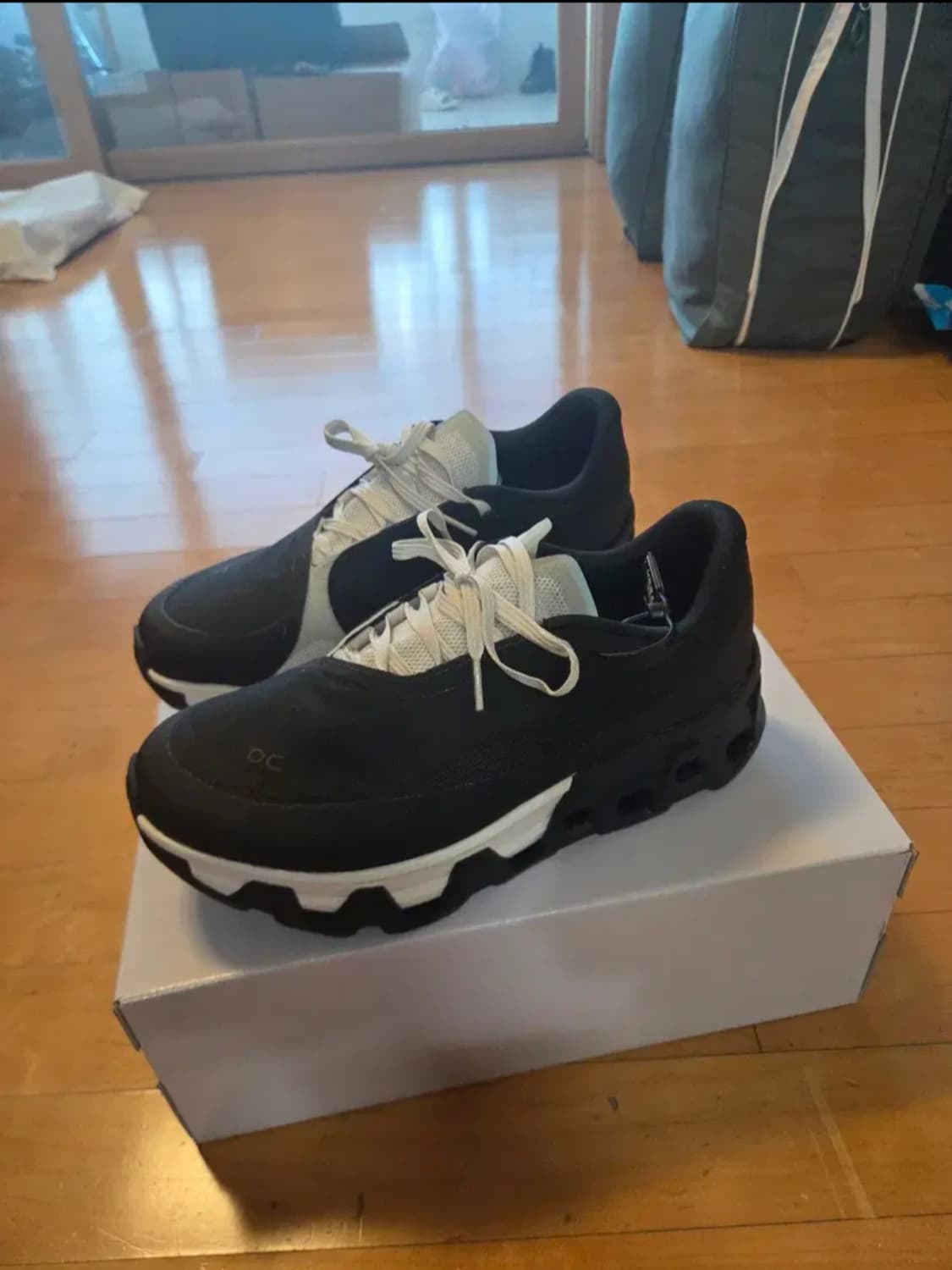 온러닝x포스트 아카이브 팬션 클라우드몬스터 하이퍼 상품이미지2