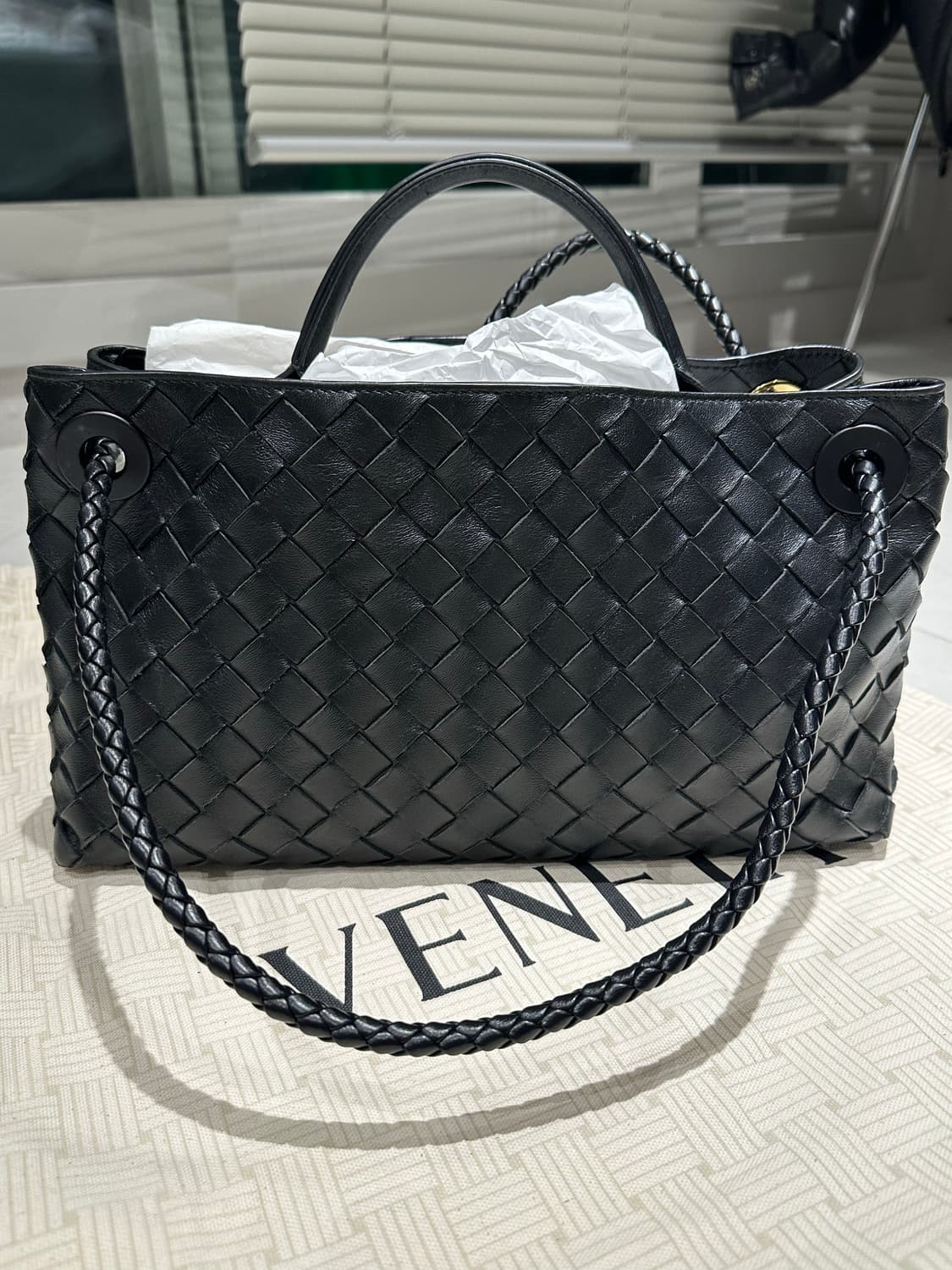 보테가베네타 ew 안디아모 백 블랙 컬러 상품이미지2