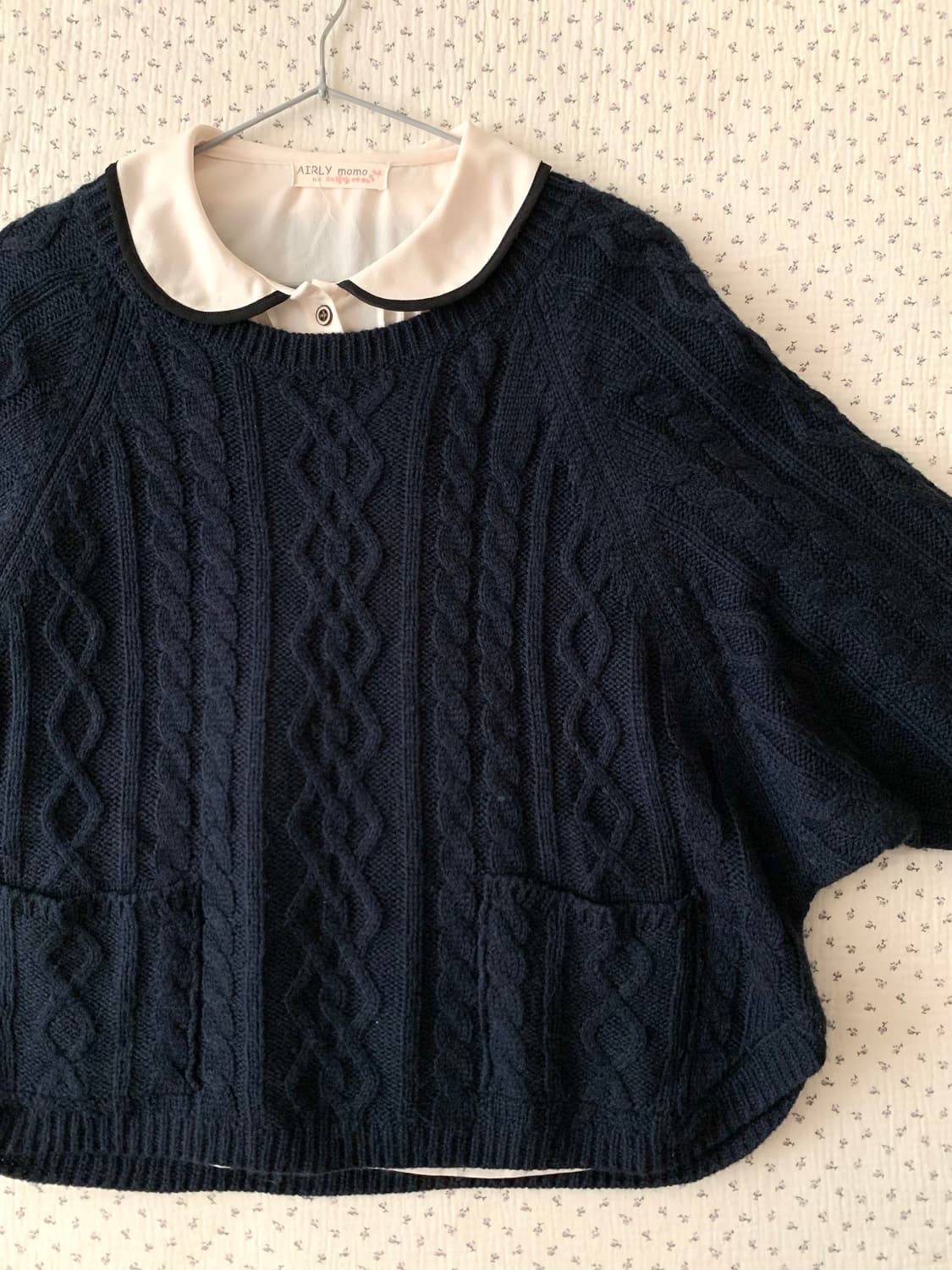 as know as 네이비 꽈배기 케이프 니트 상품이미지2