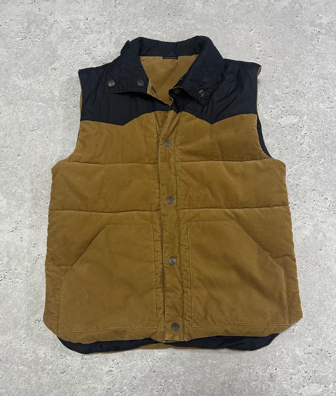 노티카 코듀로이 베스트 브라운 블랙 상품이미지2