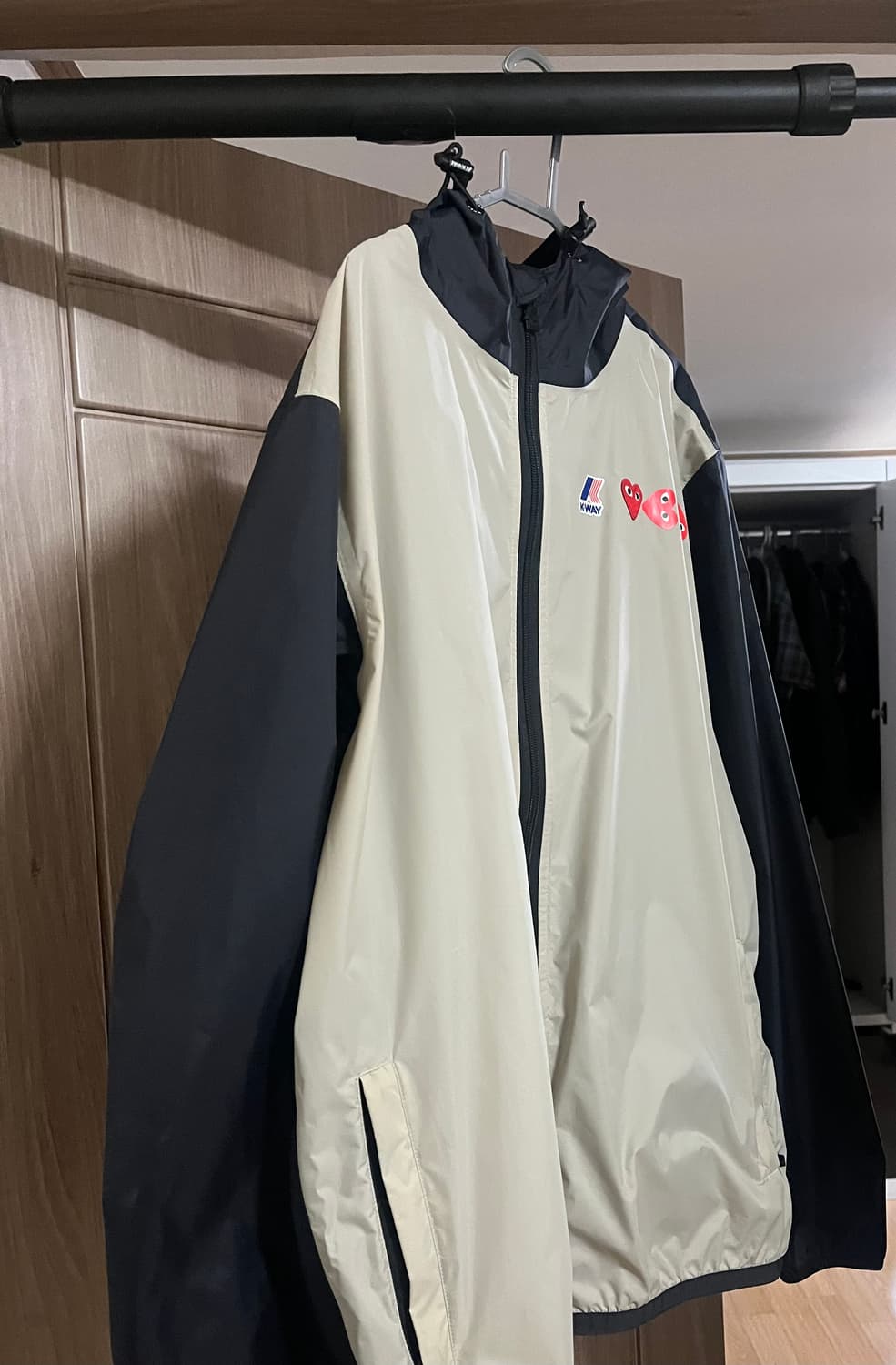 플레이 꼼데가르송 x 까웨 풀 집 자켓 베이지 블랙 L 바람막이 상품이미지2