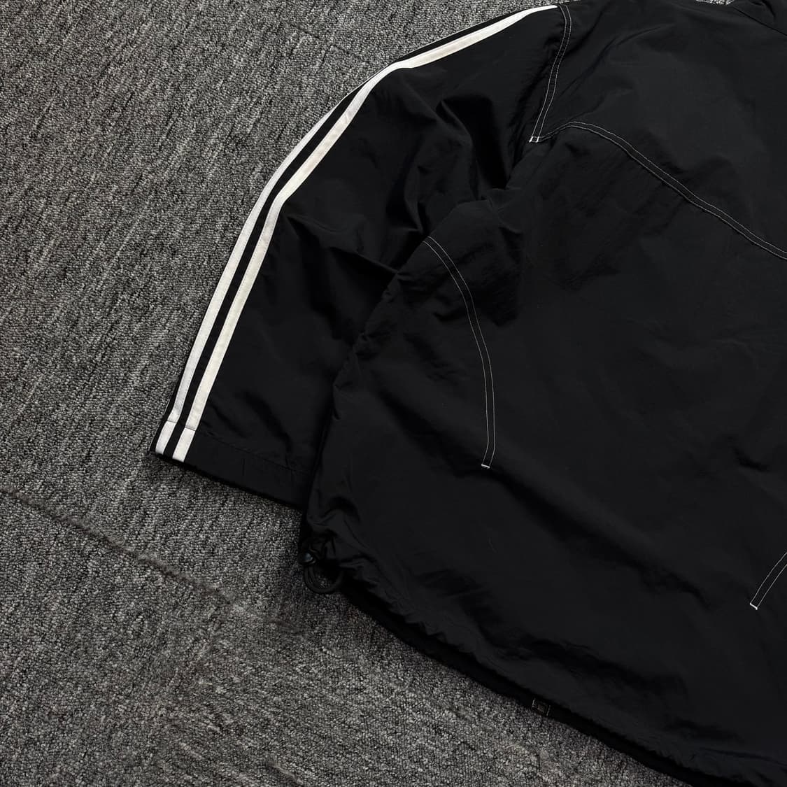 아디다스 트레포일 스티치 디테일 스트링 바람막이 상품이미지4