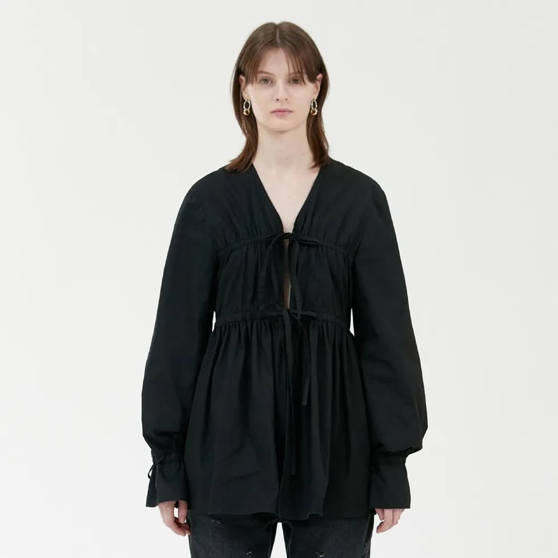 gyeong ribbon open shirts black 리본 오픈 셔츠 상품이미지1