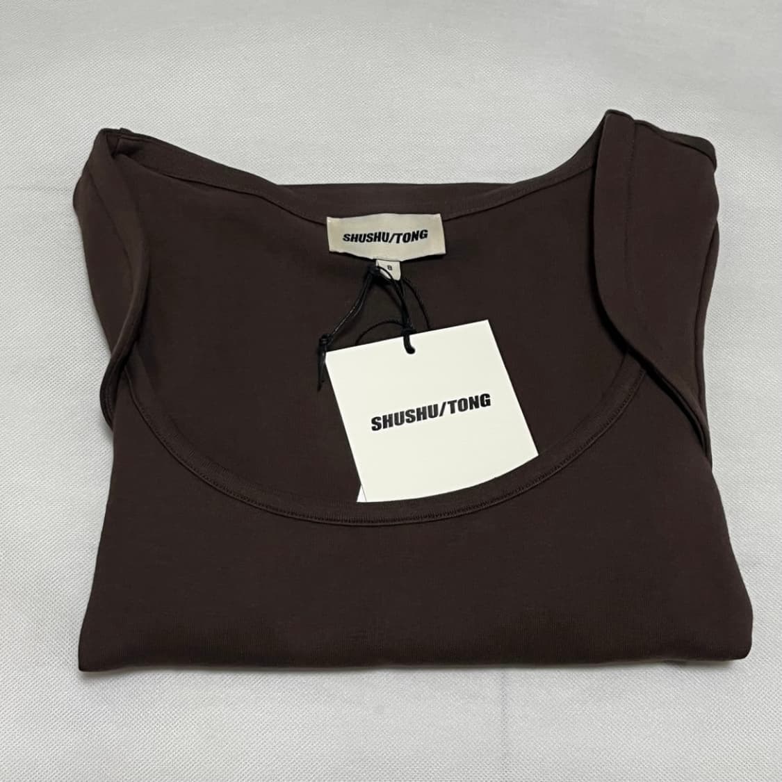 [8]슈슈통 25fw 라운드 넥 탑/브라운 상품이미지5