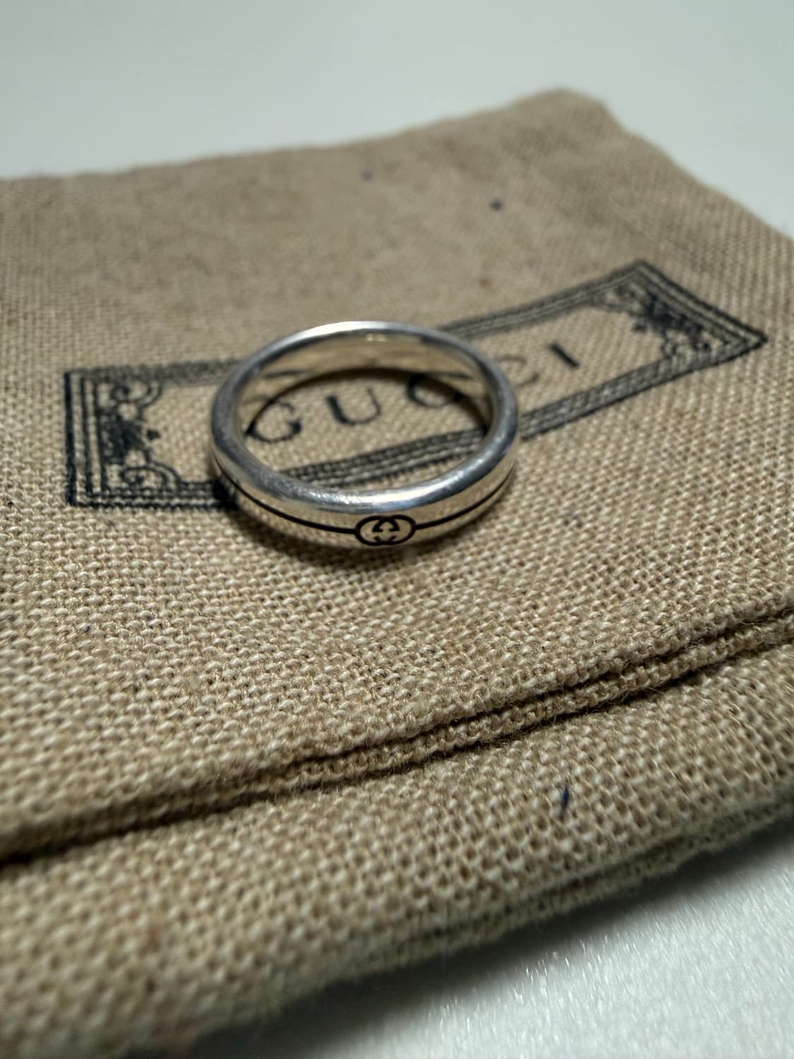 구찌 다이애그널 이터로킹 G 씬 링 상품이미지1