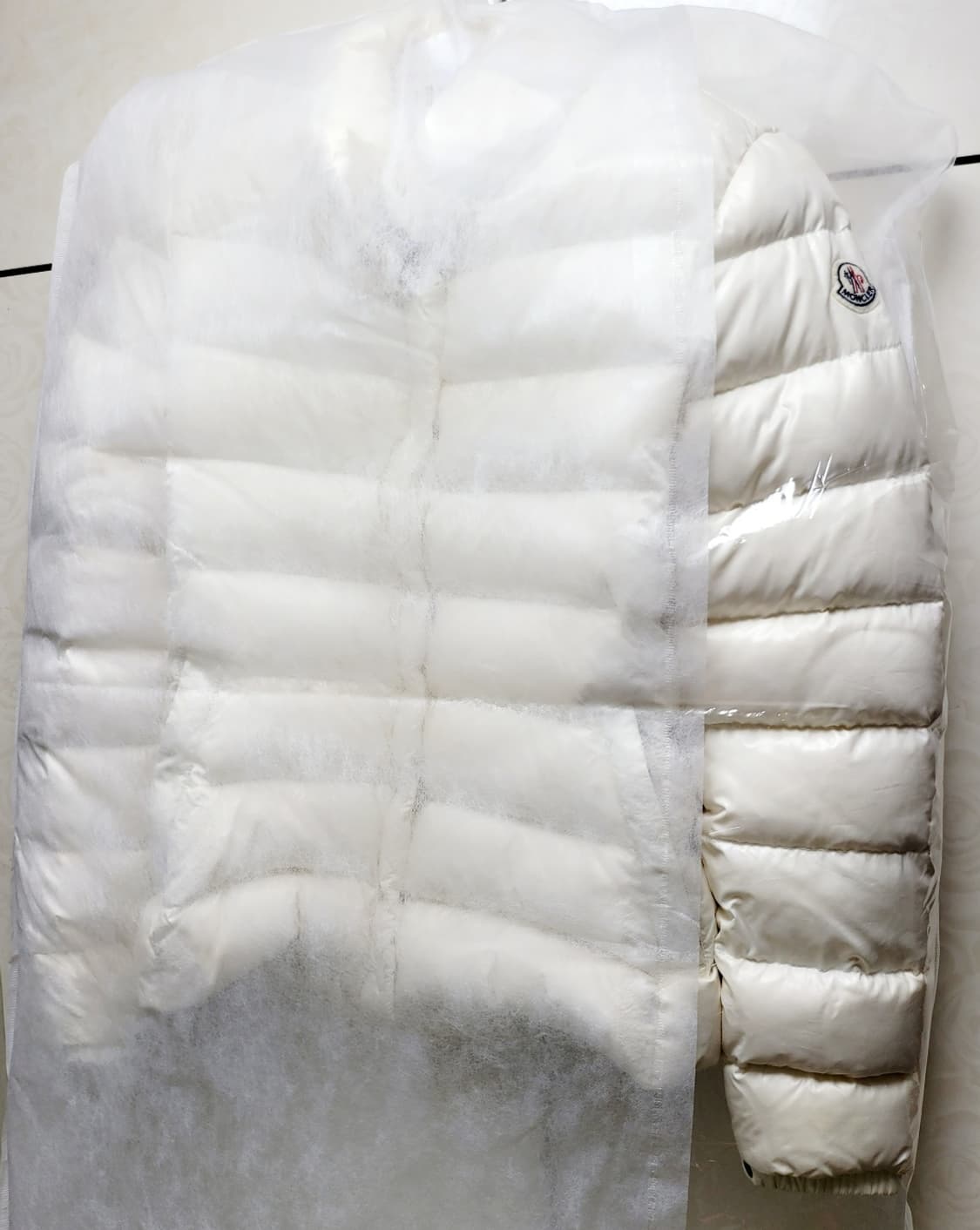 [정품] 몽클레어 패딩 아이보리 사이즈 2 (여성용) 새상품급 한정판 상품이미지1