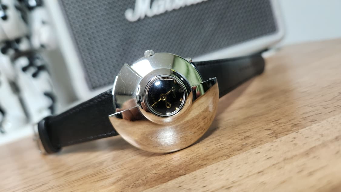 # 빈티지 레트로 헤비매탈 하이텍디자인 시계 레어시계 급처 상품이미지1