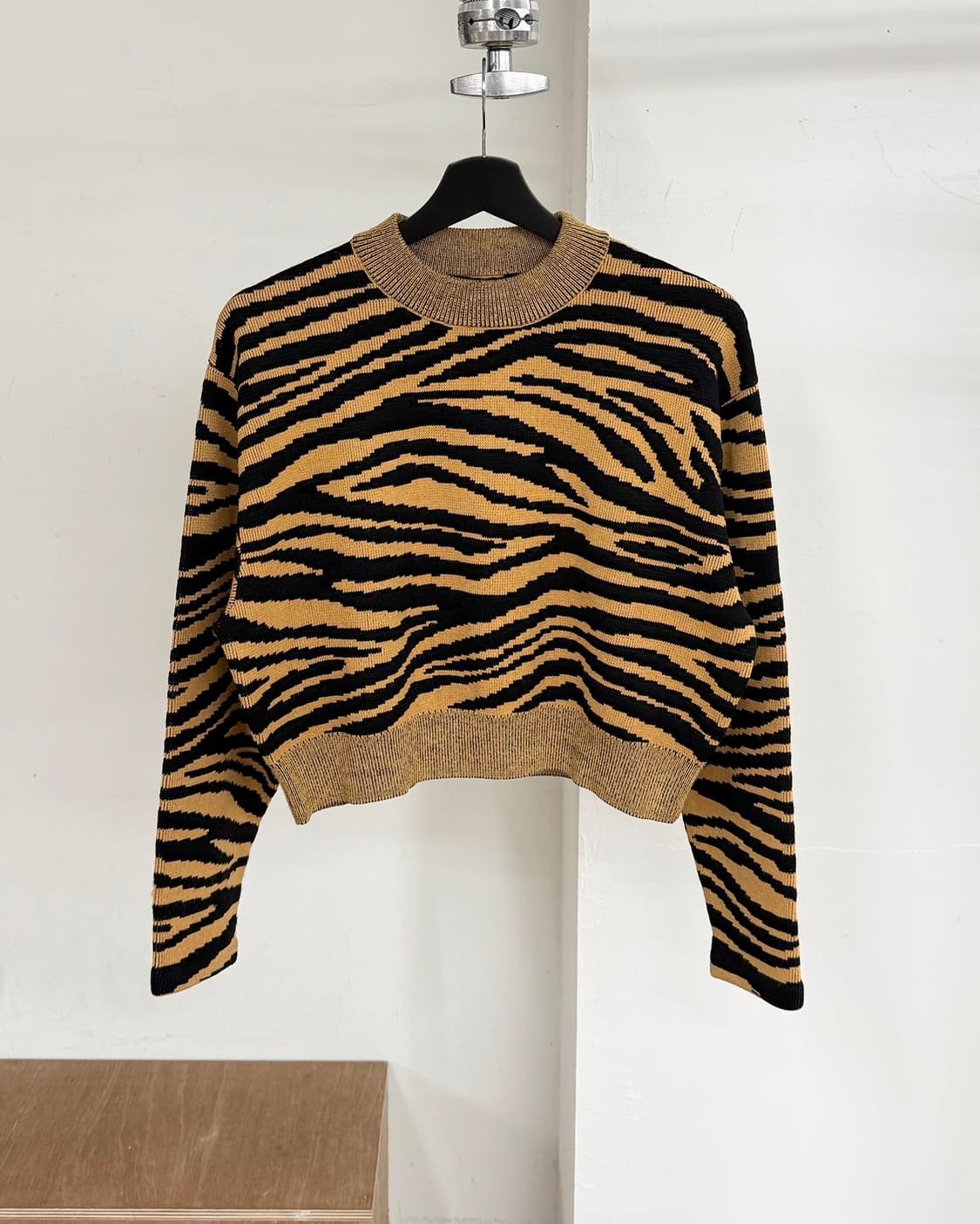 프로엔자 슐러 브라운 타이거 크롭 니트 상품이미지1