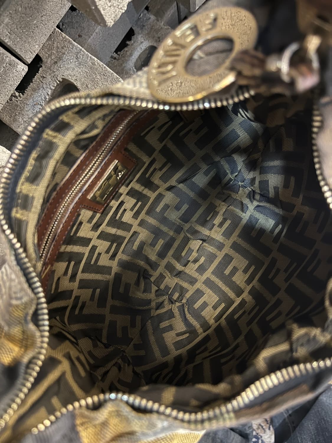 펜디 페킨 스트라이프 호보 백 상품이미지8