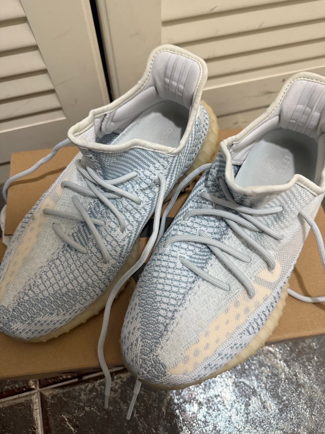 이지부스트350 V2 클라우드 화이트(280) 상품이미지1