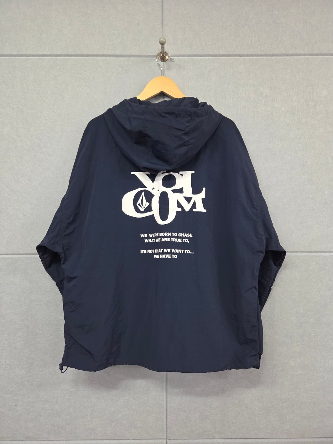 VOLCOM 볼컴 후면 빅로고 후드 바람막이 자켓 네이비 상품이미지6