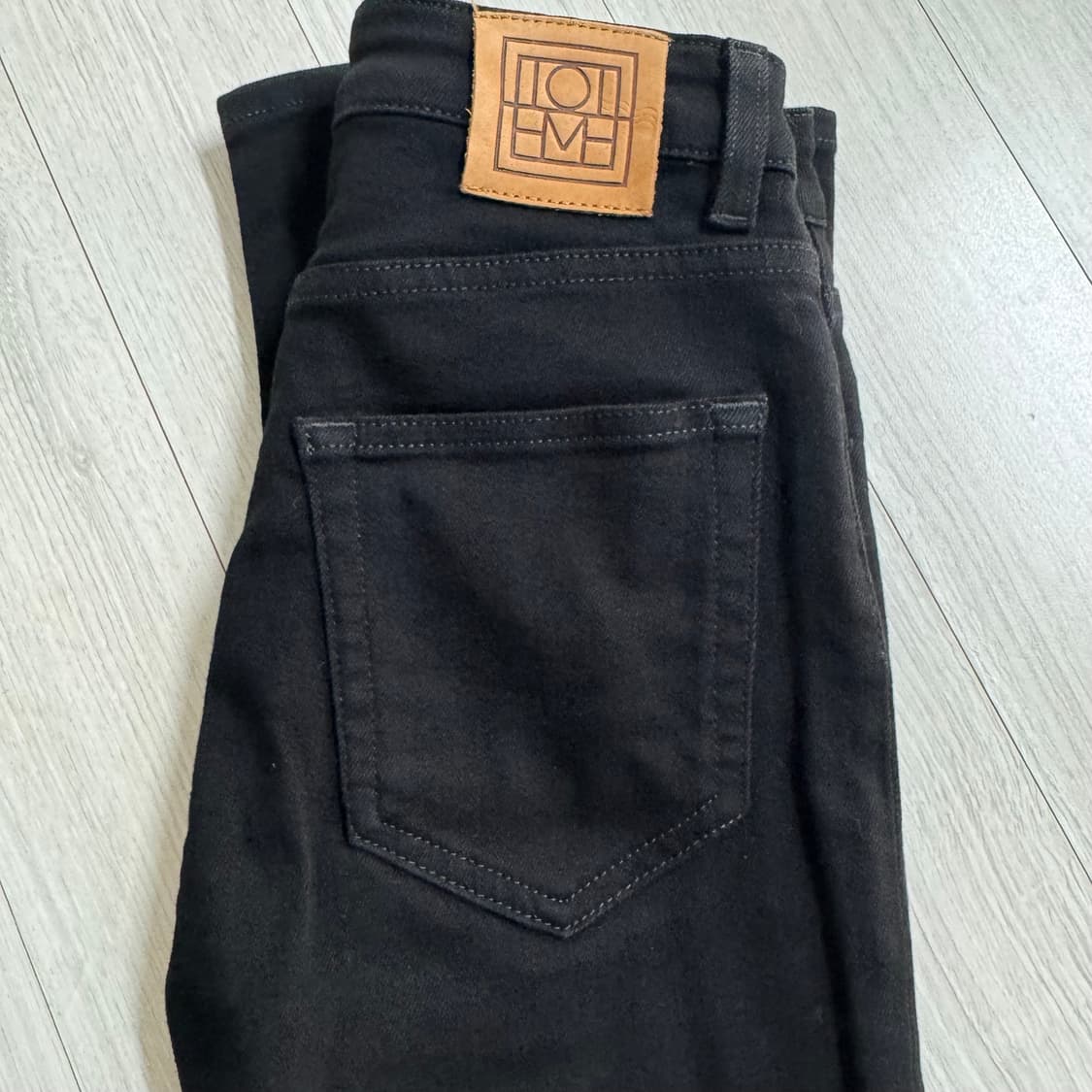 Toteme 스트레이트핏 데님 블랙 상품이미지2