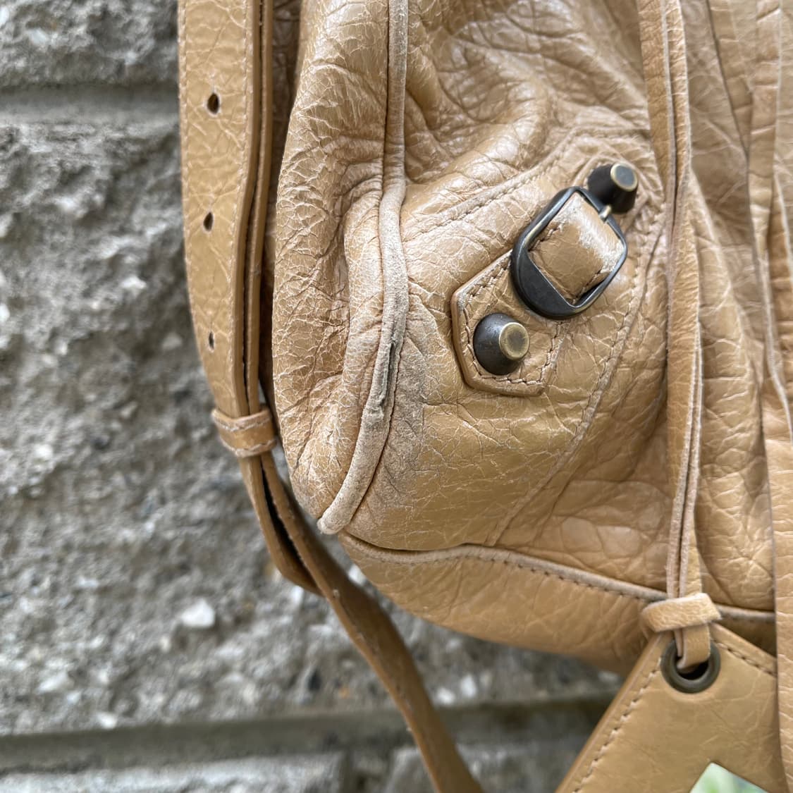 [OS] Balenciaga 레더 베이지 모터백 상품이미지2