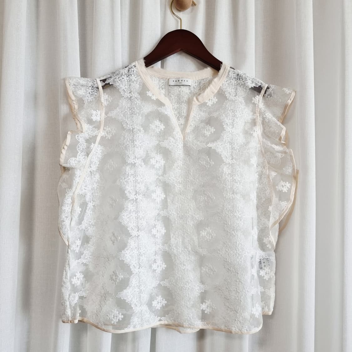 안팔렸으면 하는 마음으로 올리는 산드로 레이스자수 시스루 블라우스 상품이미지1