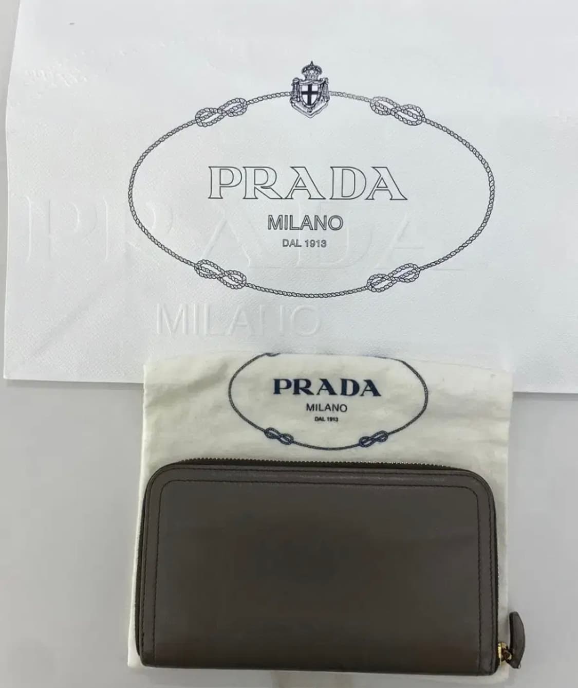 [정품] 프라다 사피아노 지피월렛 골드 로고 장지갑 상품이미지2