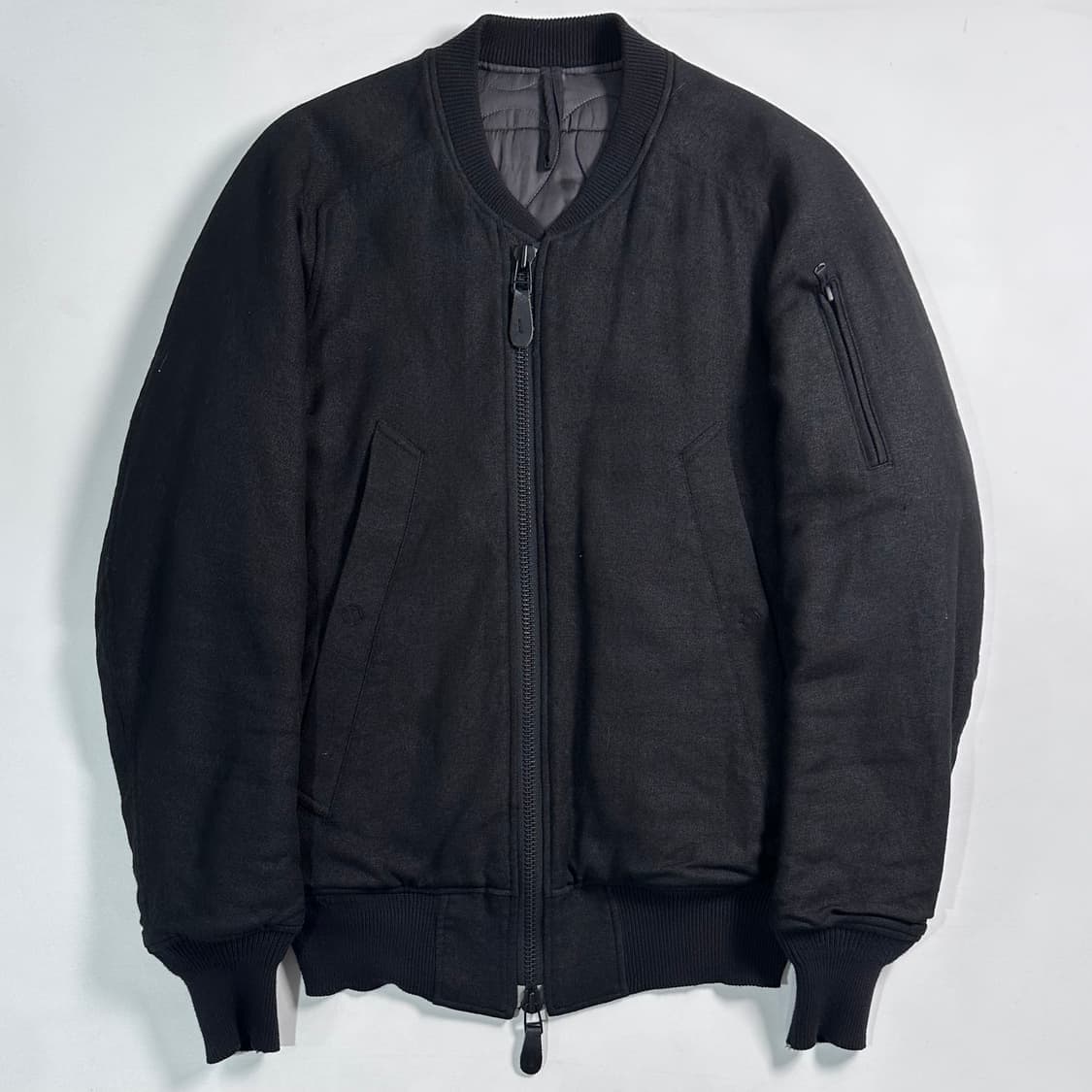 The Viridi-Anne 블랙 봄버 자켓 상품이미지1