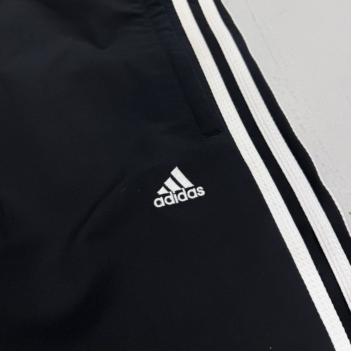 아디다스 00s 삼선 올드스쿨 바람막이 트랙팬츠 블랙 상품이미지3